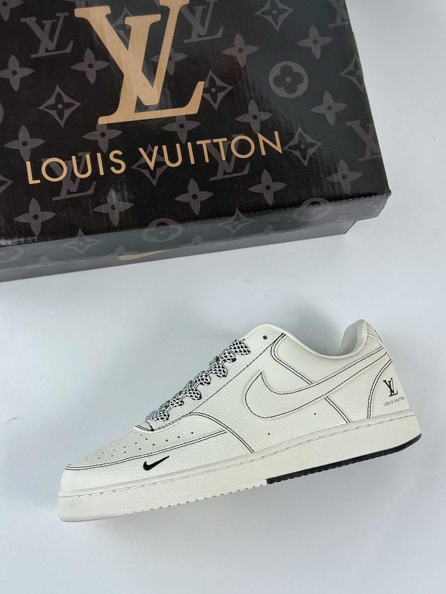 260 Nike Air Force 1 Low 07 x Louis Vuitton 白黑小勾满天星 CS5288-016