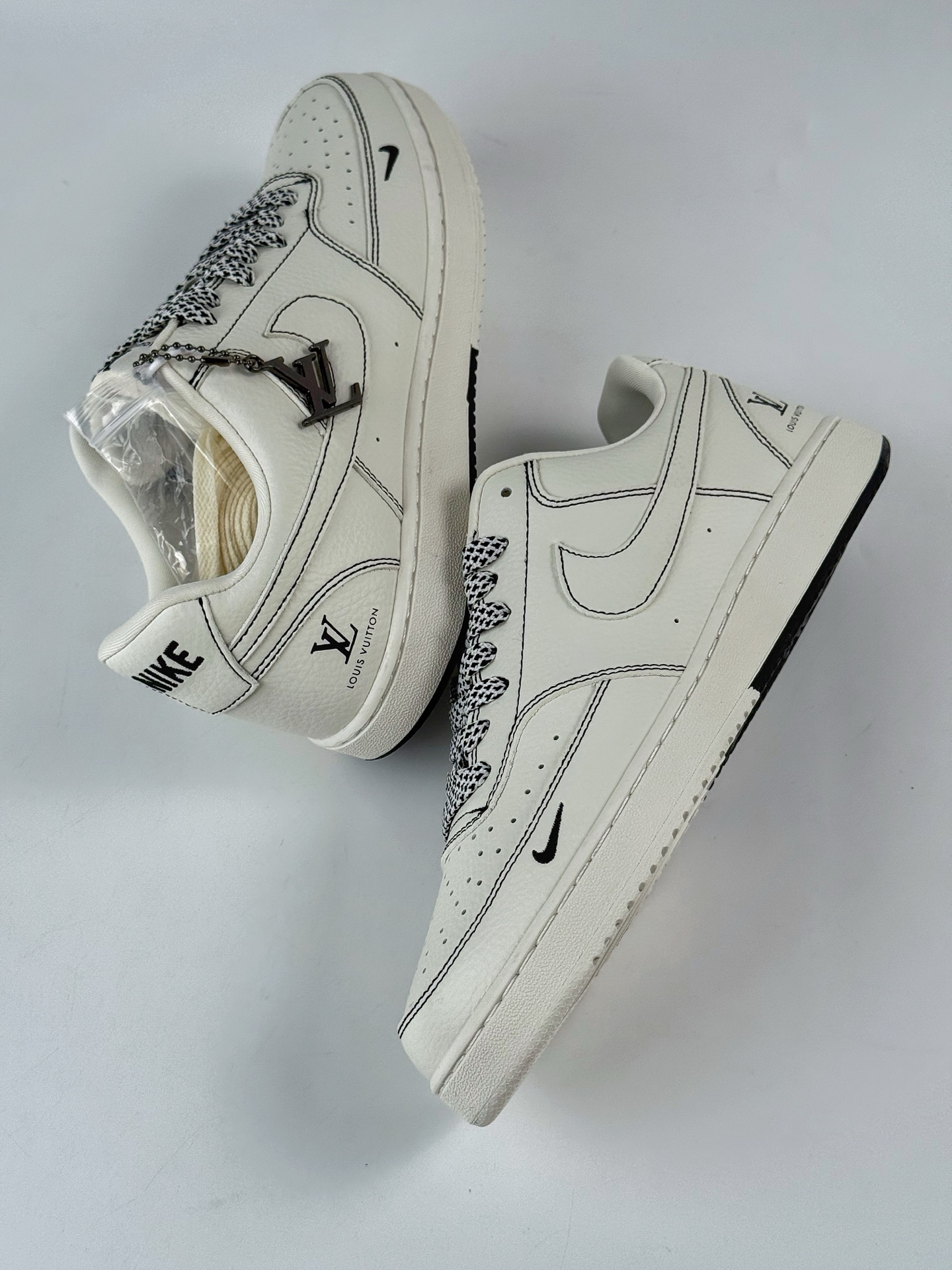 260 Nike Air Force 1 Low 07 x Louis Vuitton 白黑小勾满天星 CS5288-016