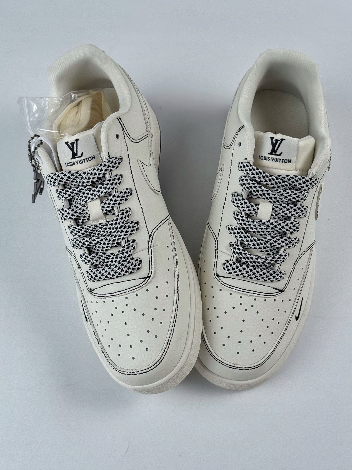 260 Nike Air Force 1 Low 07 x Louis Vuitton 白黑小勾满天星 CS5288-016