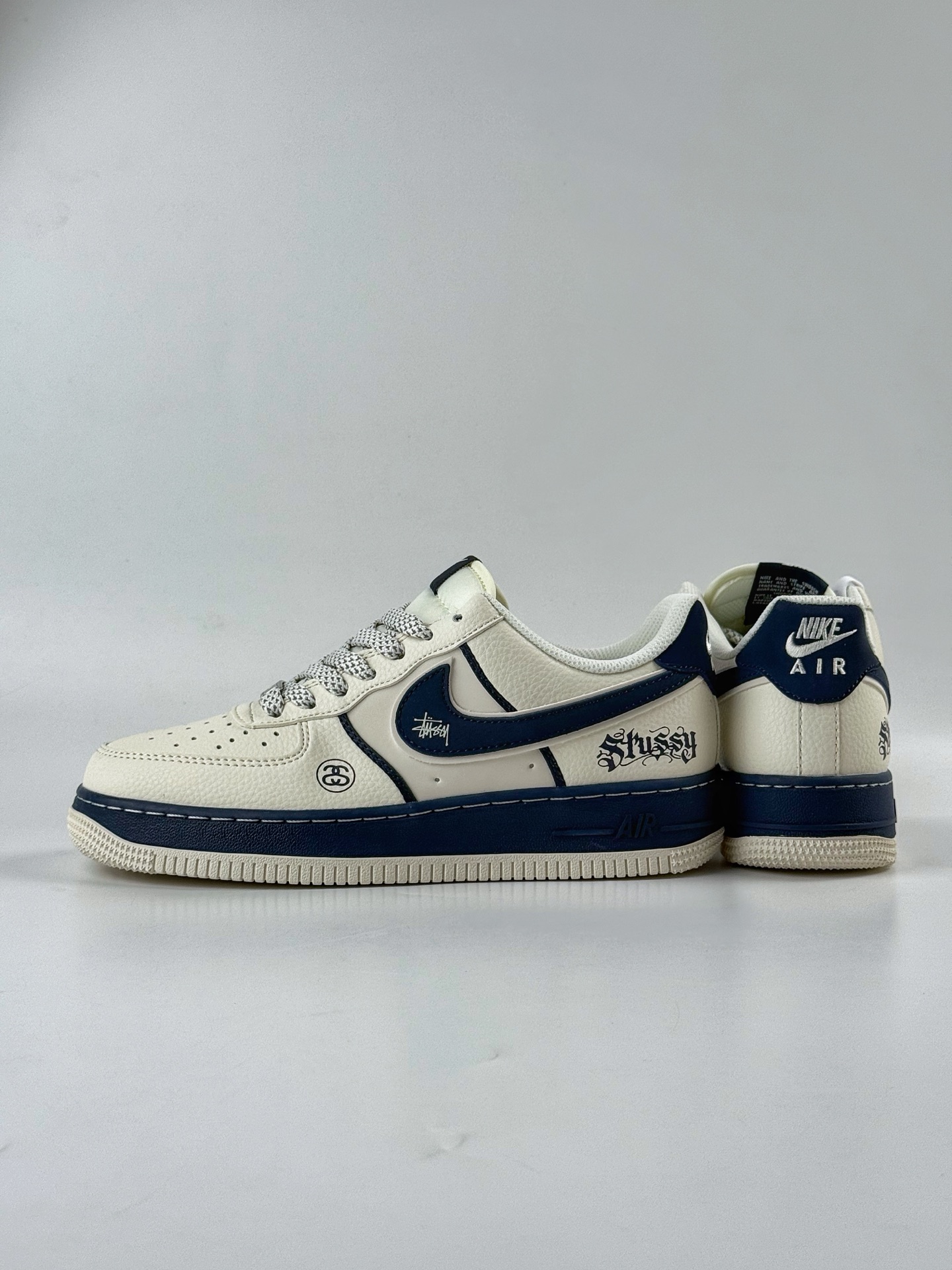260 Nike Air Force 1 Low 07 x Stussy 双拼米蓝满天星 QW5836-009