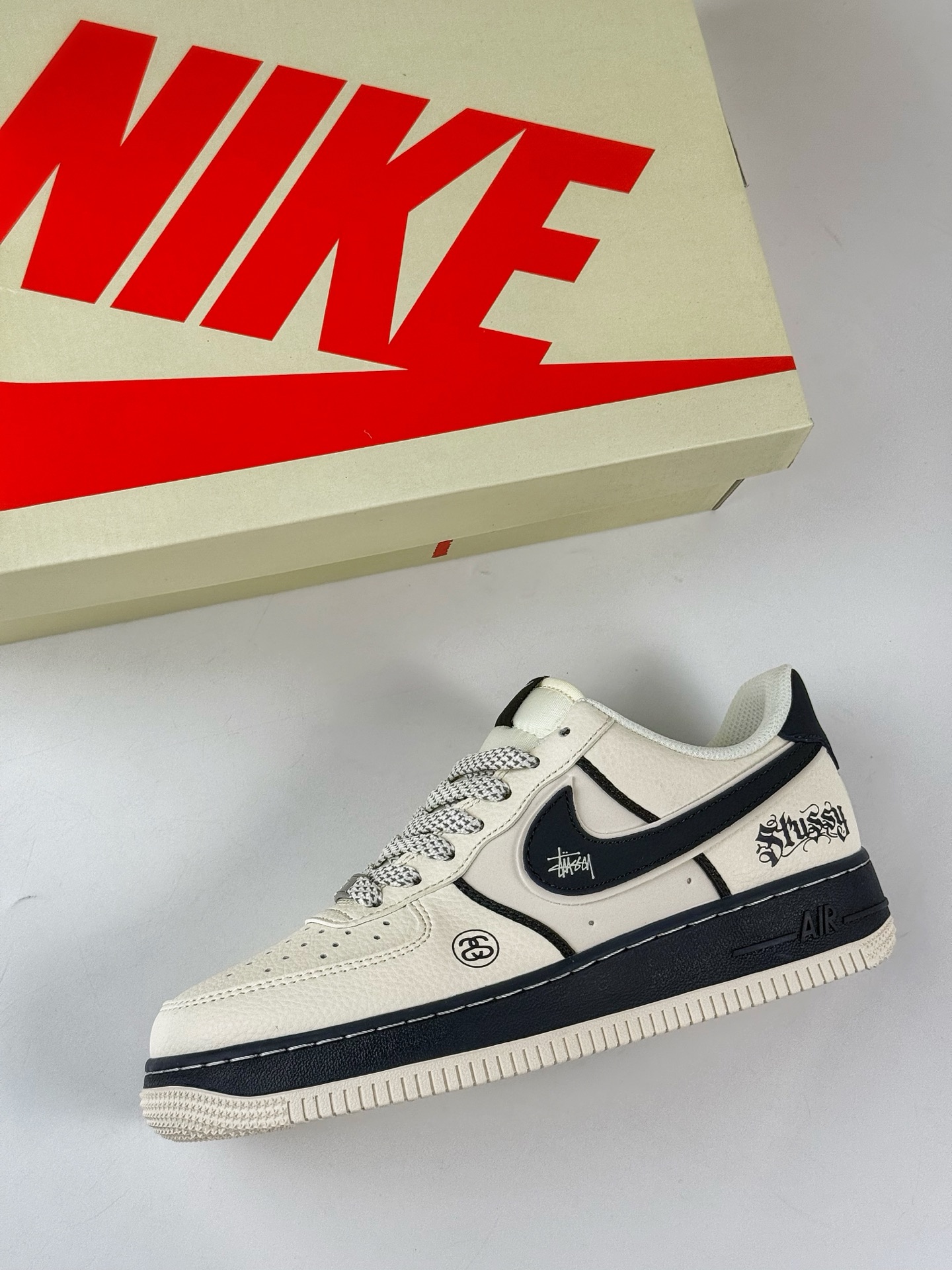 260 Nike Air Force 1 Low 07 x Stussy 双拼米蓝满天星 QW5836-009