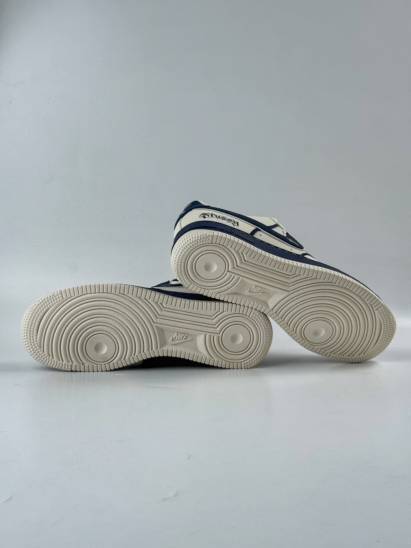 260 Nike Air Force 1 Low 07 x Stussy 双拼米蓝满天星 QW5836-009