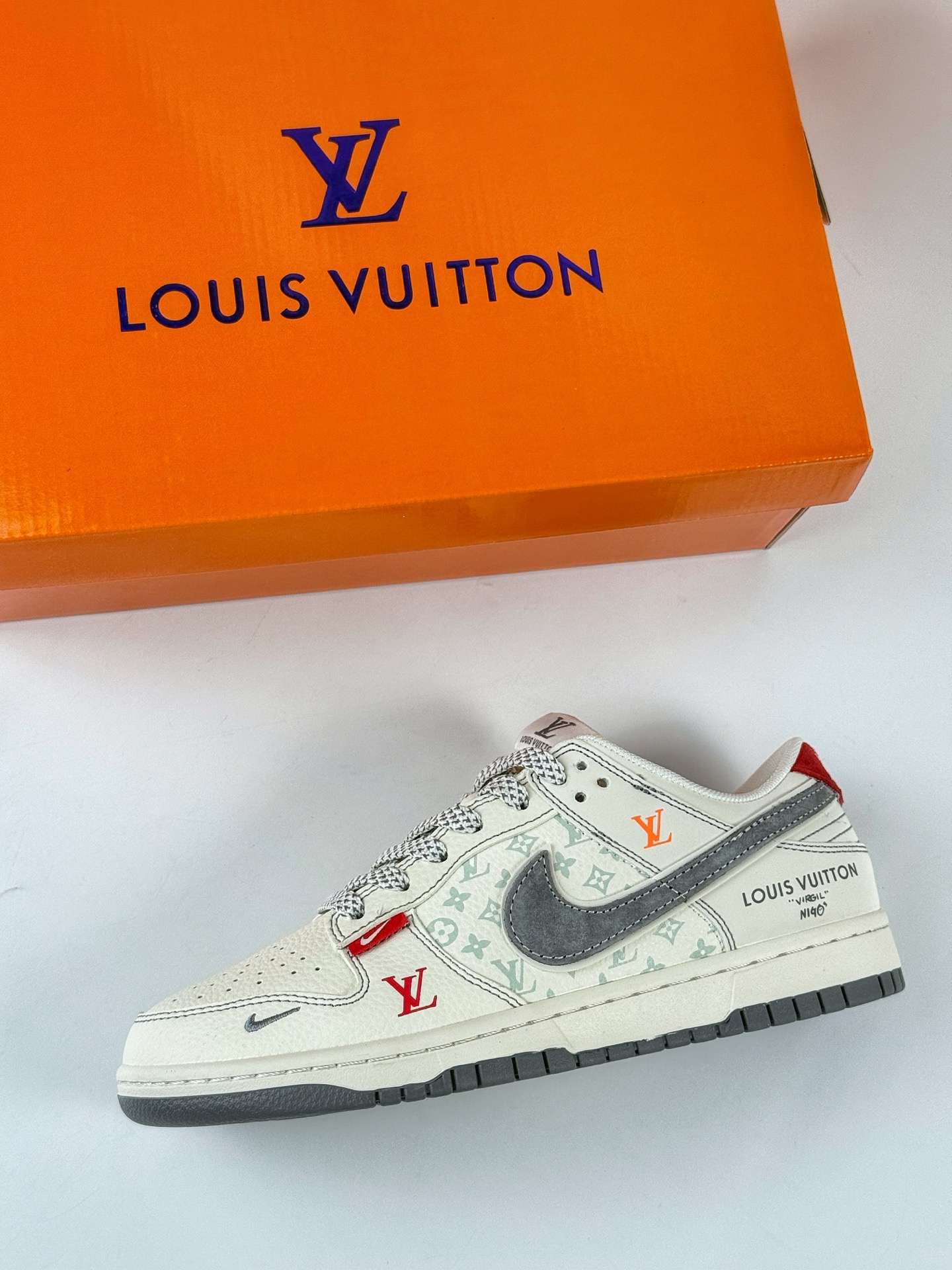 280 Nike SB Dunk Low x Louis Vuitton 白灰小勾满天星 YX5066-360