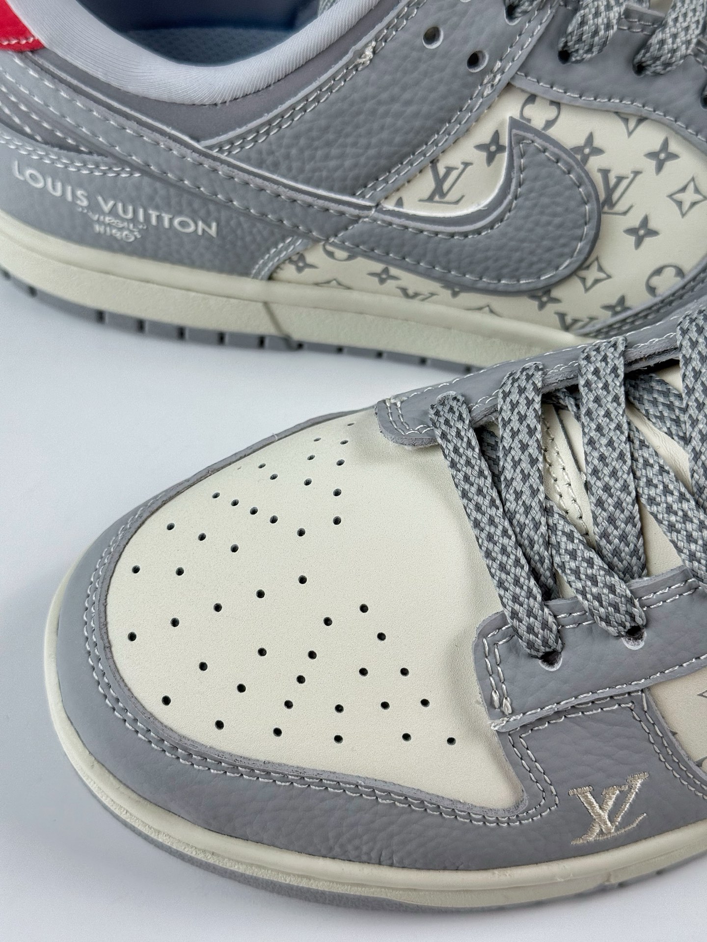 280 Nike SB Dunk Low x Louis Vuitton 灰白满天星 SC9207-426
