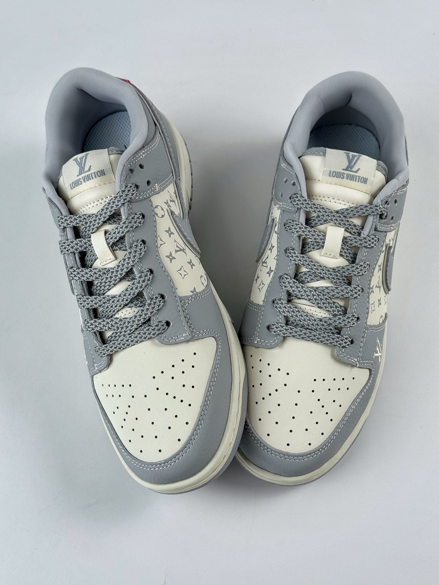 280 Nike SB Dunk Low x Louis Vuitton 灰白满天星 SC9207-426