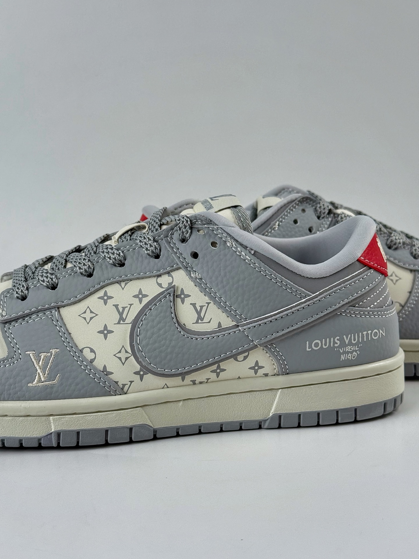 280 Nike SB Dunk Low x Louis Vuitton 灰白满天星 SC9207-426