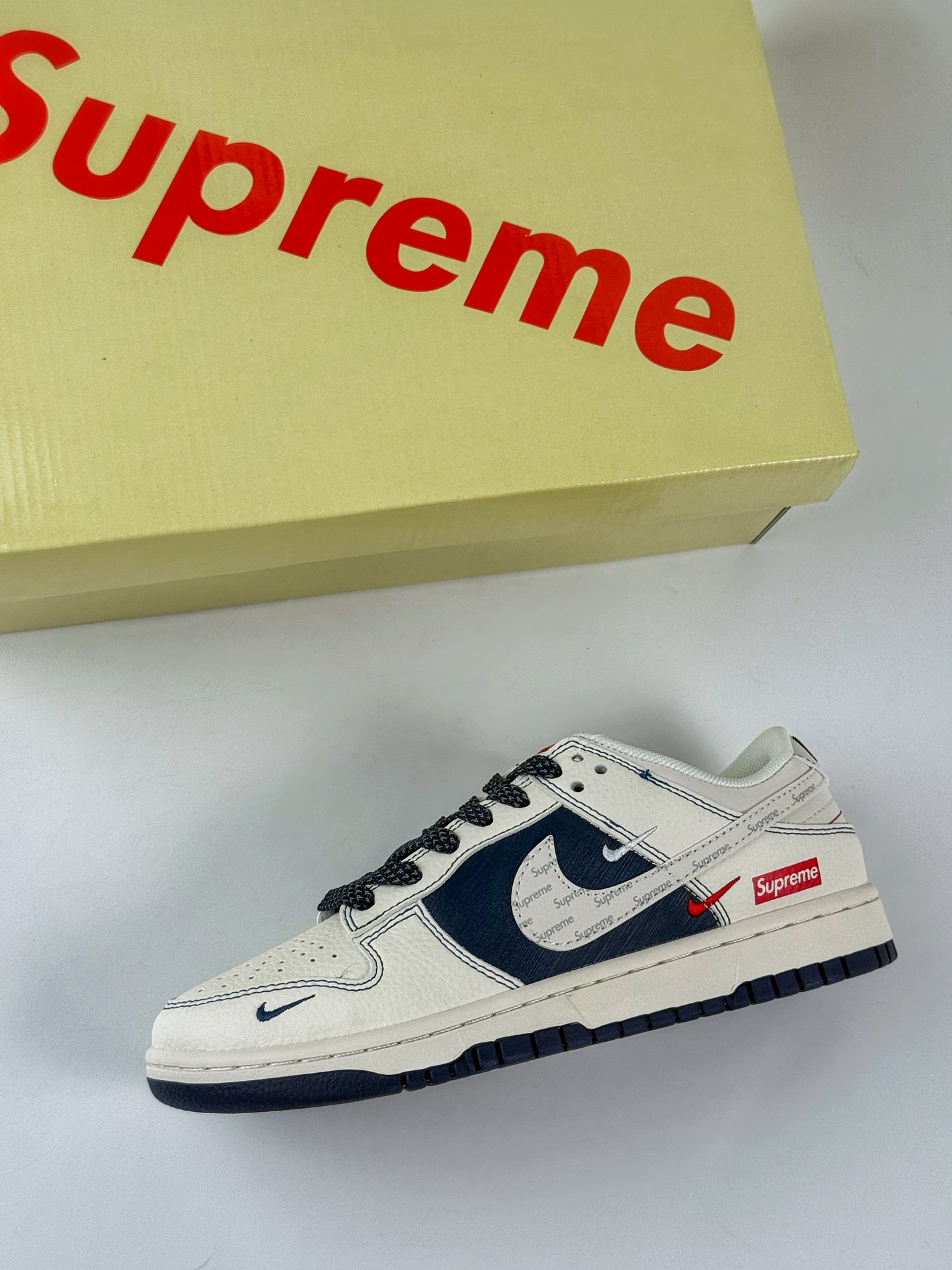 280 Nike SB Dunk Low x superme 白蓝三小勾满天星 JP1628-009