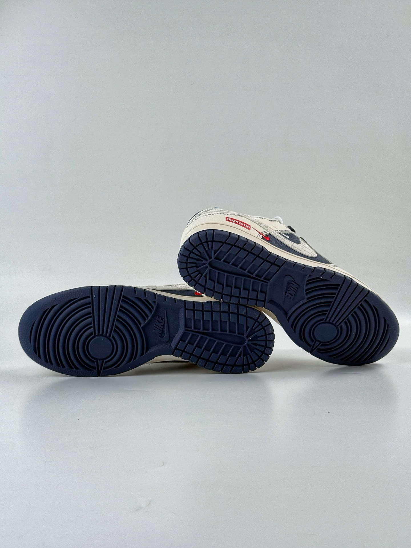 280 Nike SB Dunk Low x superme 白蓝三小勾满天星 JP1628-009