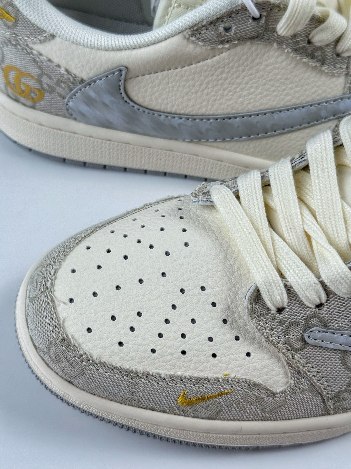 280 Travis Scott x Nike Air Jordan 1 Low x GUCCI Air Jordan 1 Low 反转灰白小勾倒钩 XS7089-604