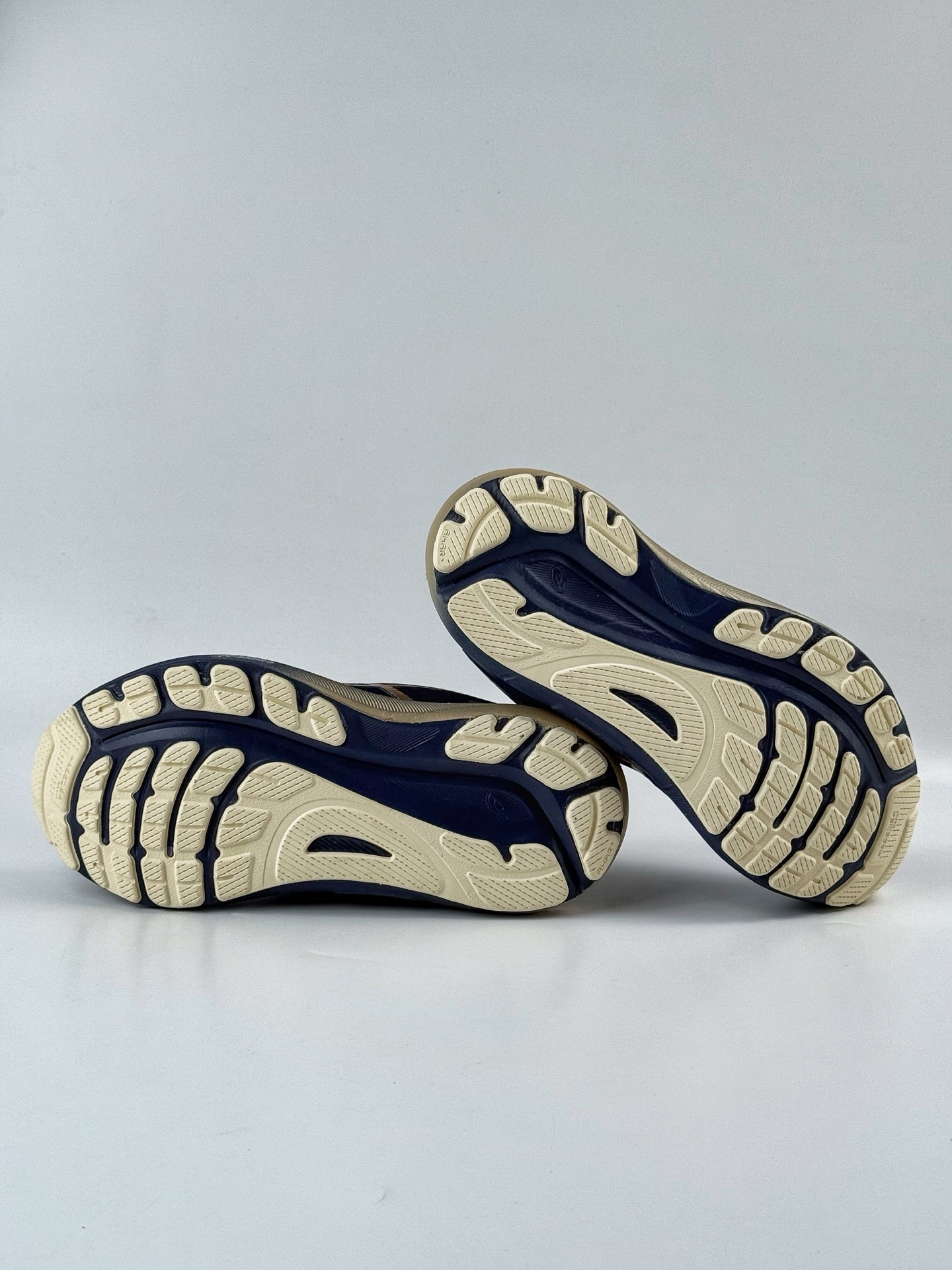 180 Asics Gel-Kayano 31 复古跑鞋 31代 运动休闲透气专业跑鞋 1011B950-400