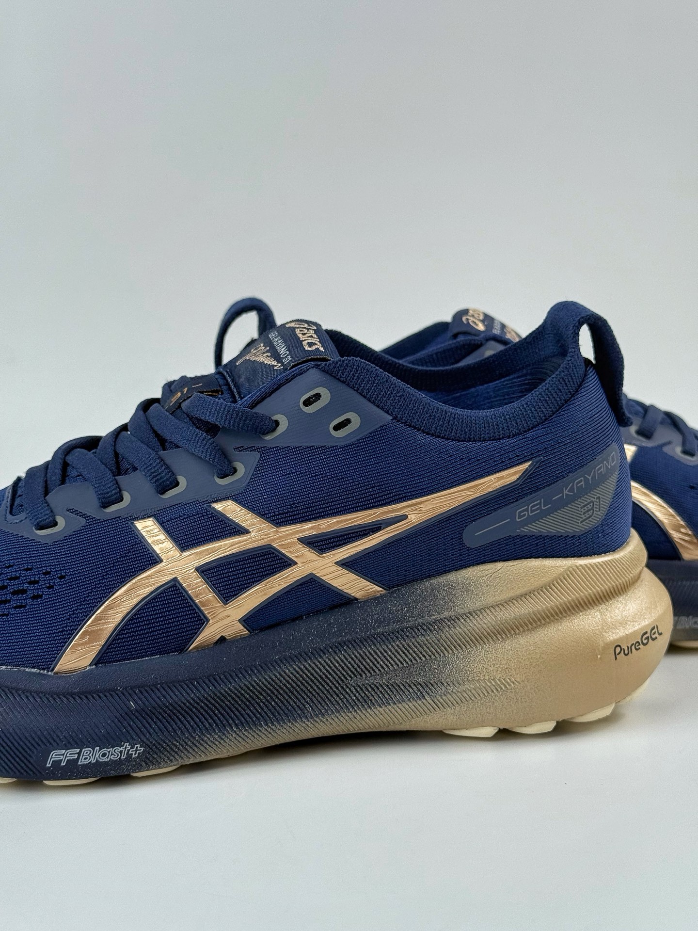 180 Asics Gel-Kayano 31 复古跑鞋 31代 运动休闲透气专业跑鞋 1011B950-400