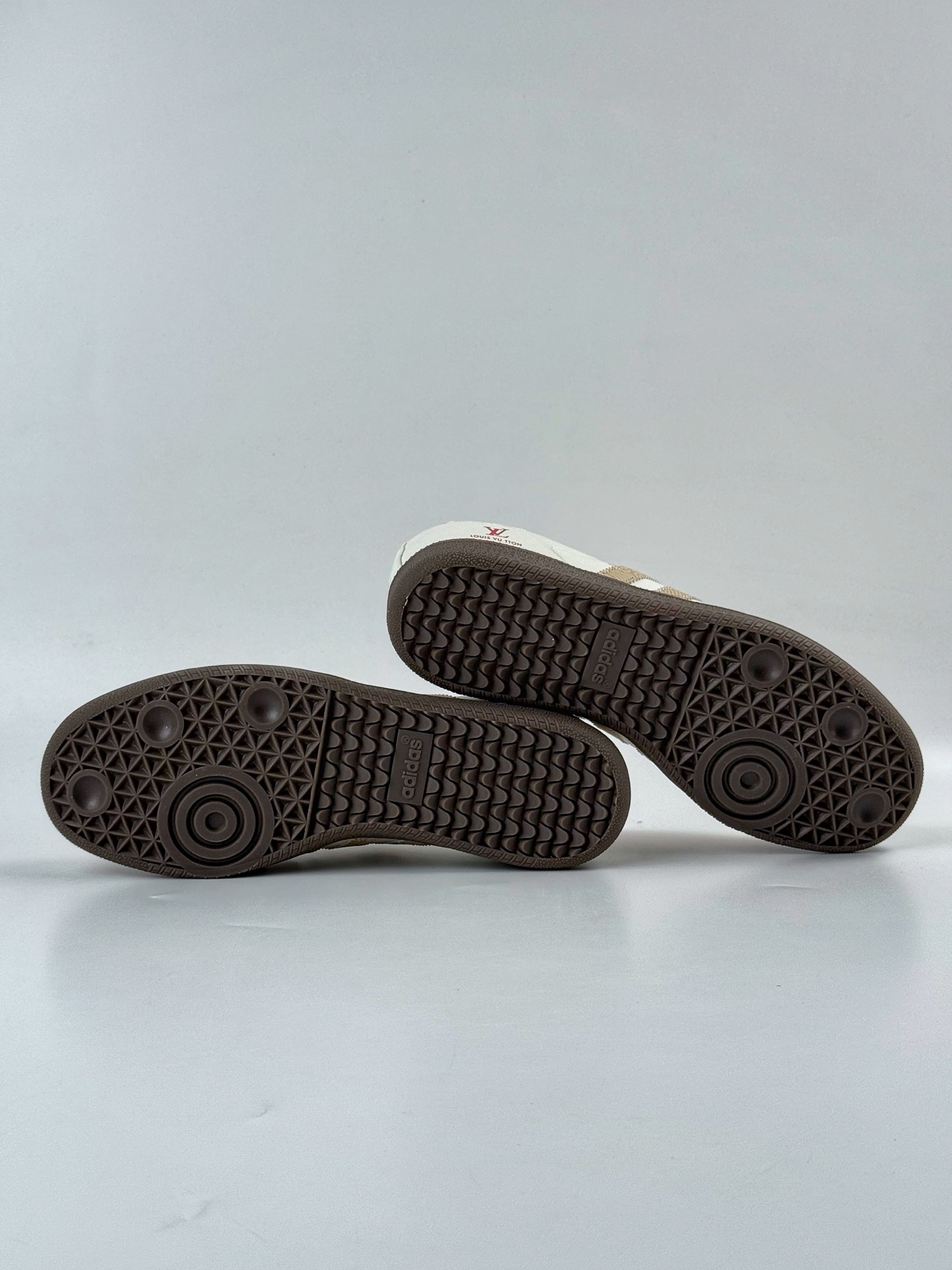 200 adidas originals Samba OG x Louis Vuitton 棕白红 桑巴舞系列复古经典轻便板鞋 GJ75810