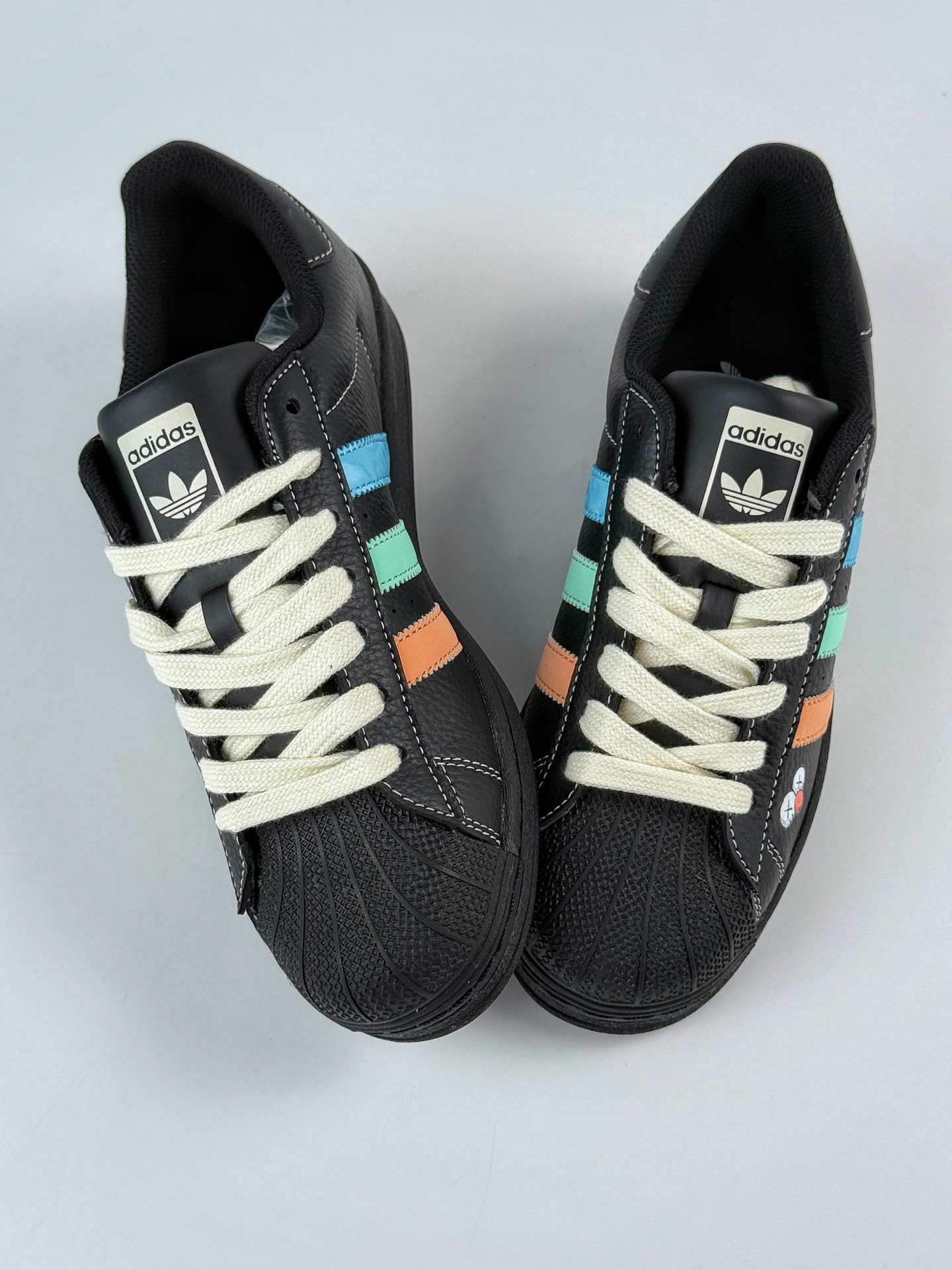 220 AD Originals Superstar x KAWS 黑蓝绿 BZ2533