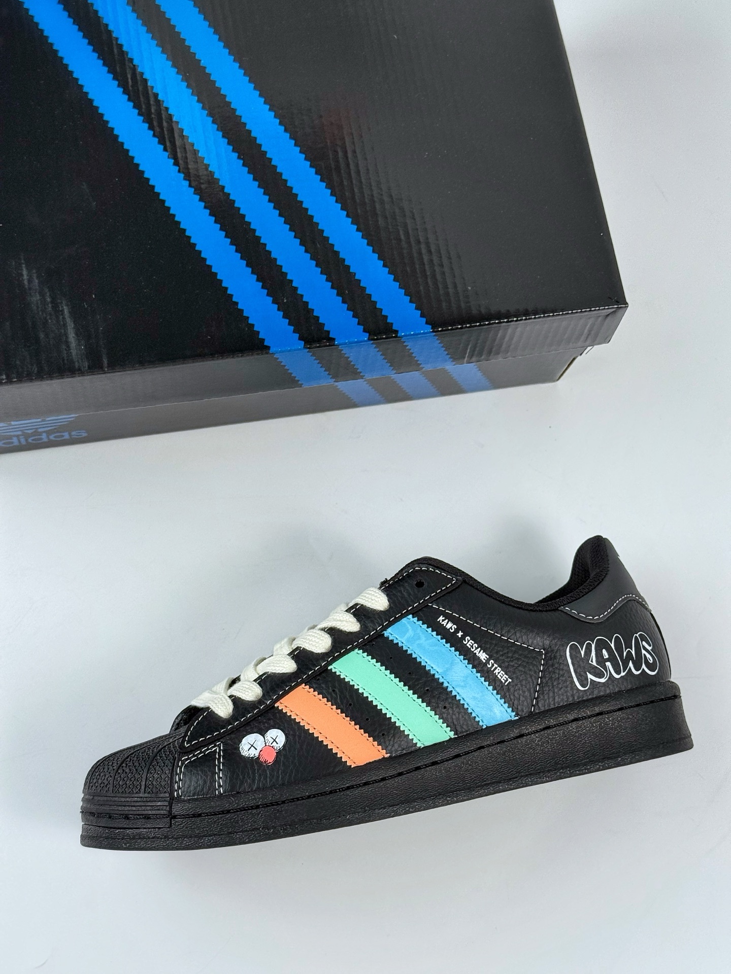 220 AD Originals Superstar x KAWS 黑蓝绿 BZ2533