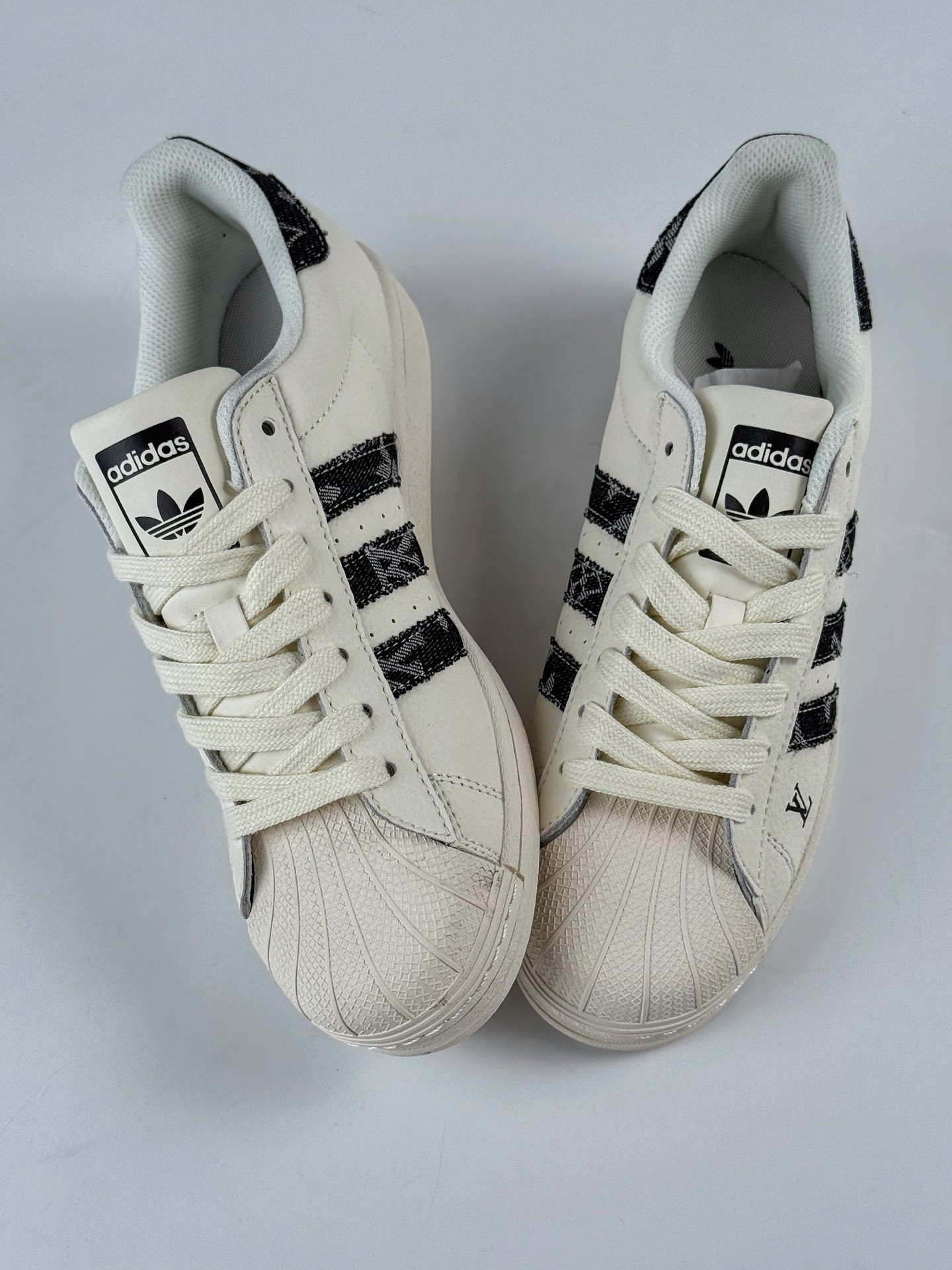 220 AD Originals Superstar x Louis Vuitton 白黑 SD6820