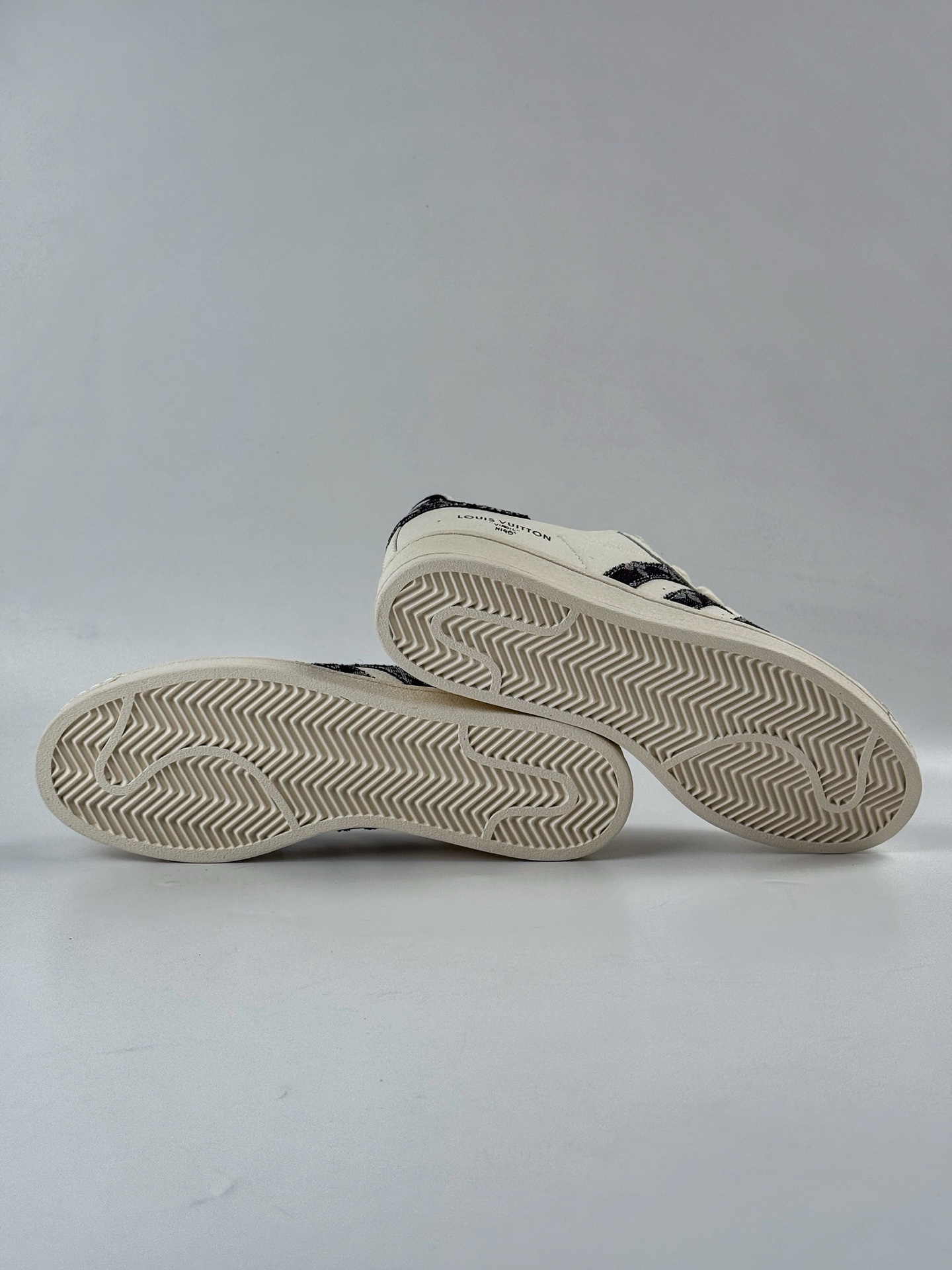220 AD Originals Superstar x Louis Vuitton 白黑 SD6820