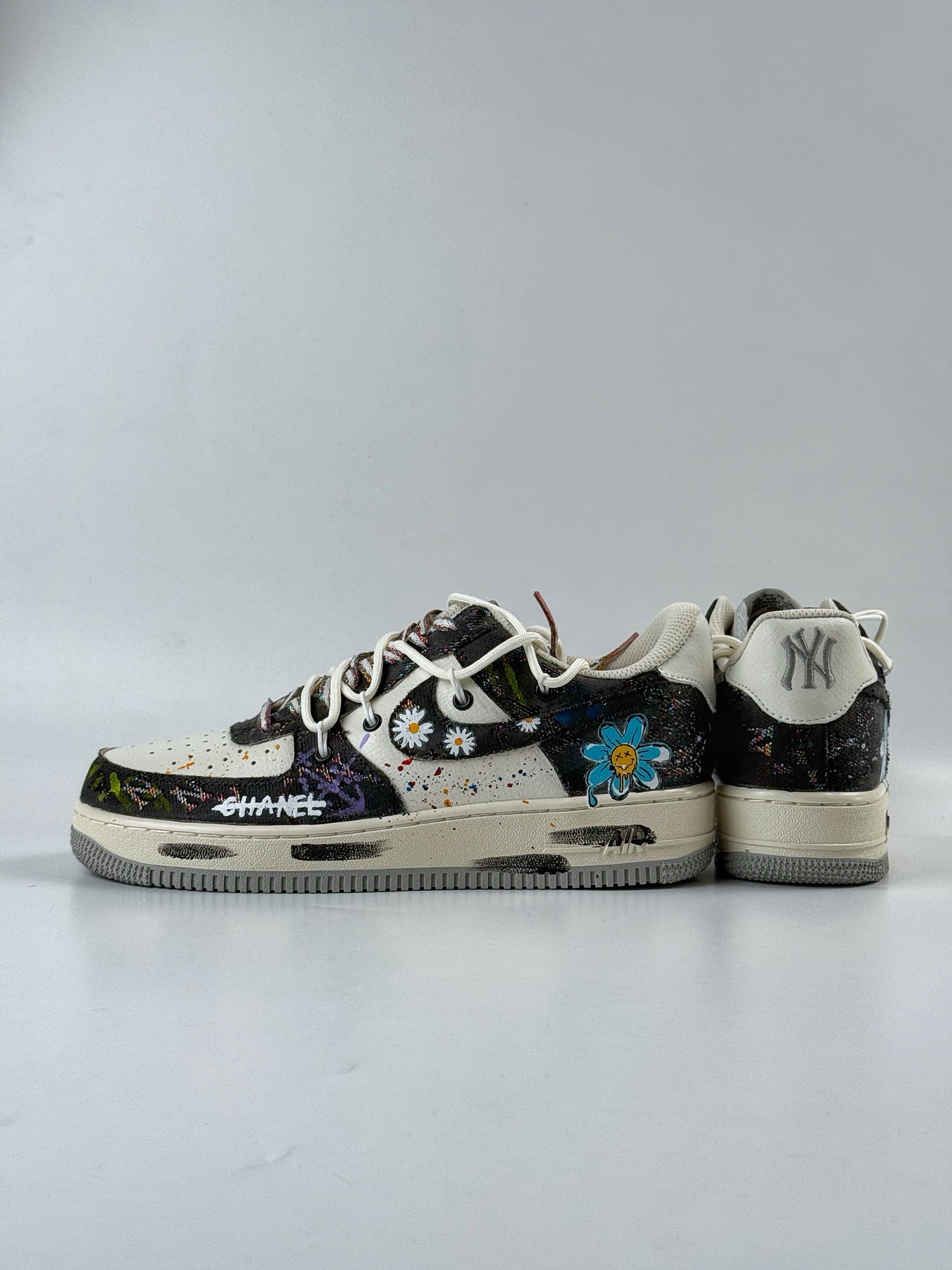 260 Nike Air Force 1 Low 07 向日葵涂鸦 黑白绑带 BD7007-333