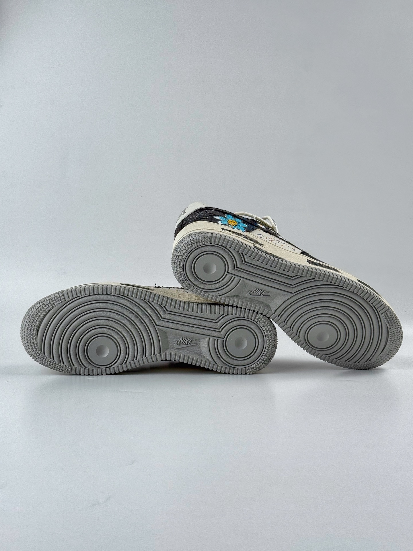 260 Nike Air Force 1 Low 07 向日葵涂鸦 黑白绑带 BD7007-333