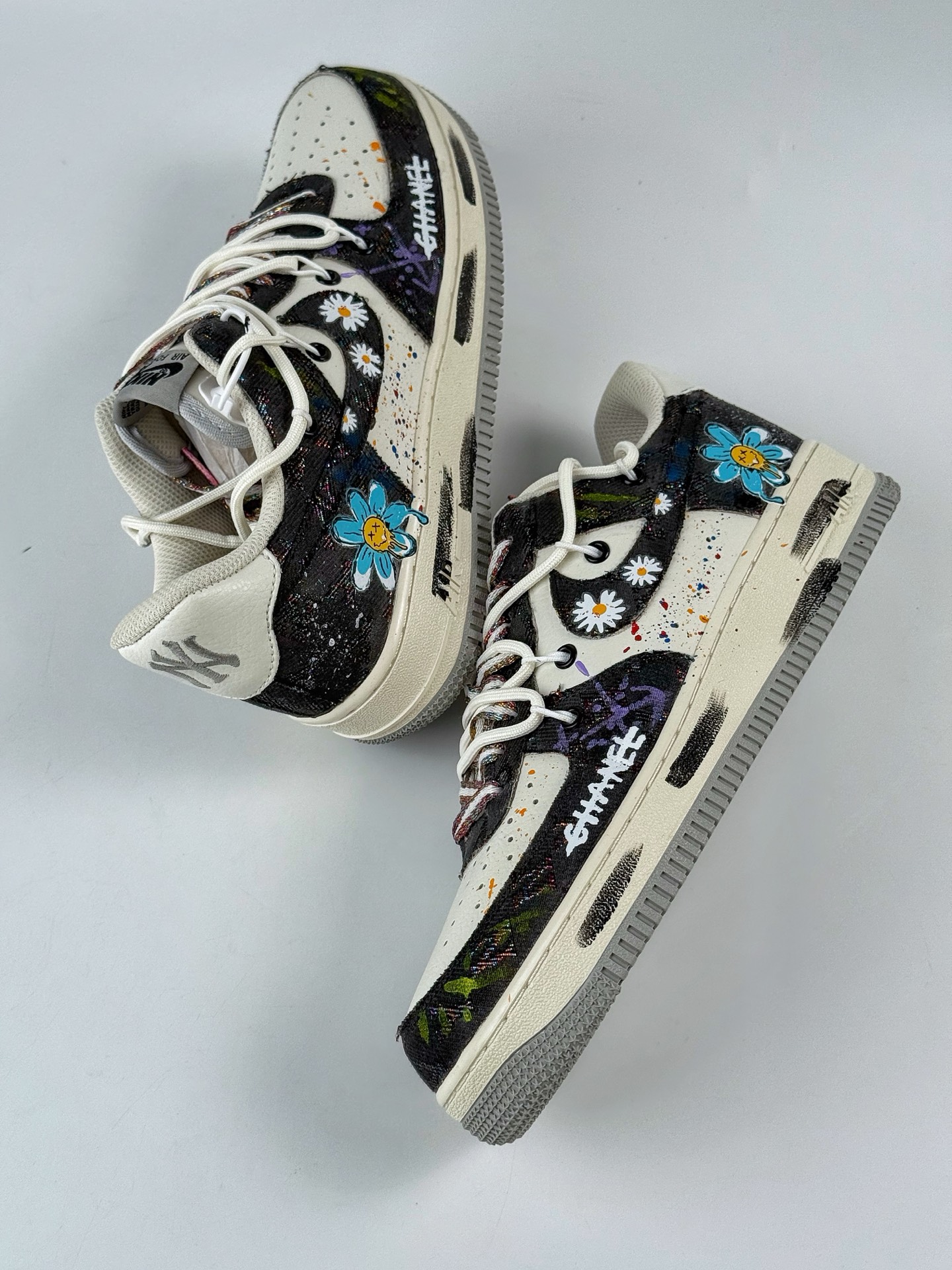 260 Nike Air Force 1 Low 07 向日葵涂鸦 黑白绑带 BD7007-333