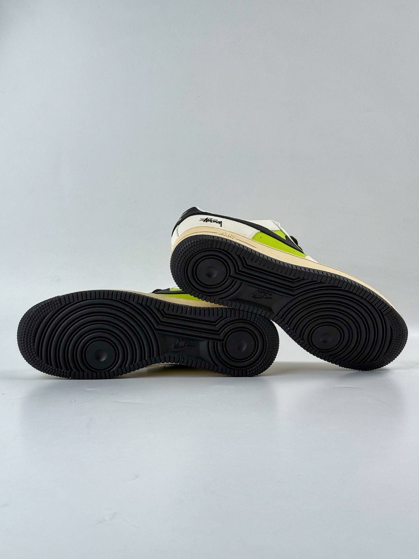260 Nike Air Force 1 Low 07 x Stussy 白绿黑小勾 QW5836-002