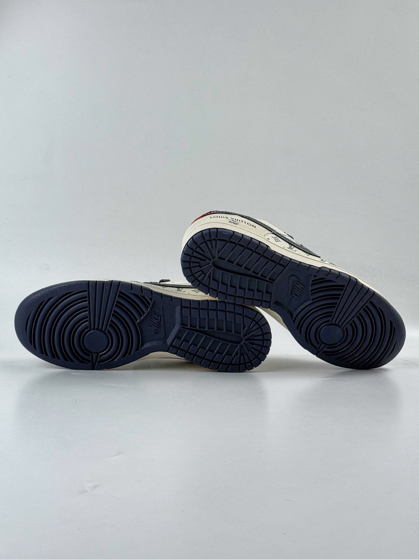 280 Nike SB Dunk Low x Louis Vuitton 灰白满天星 XX3168-161