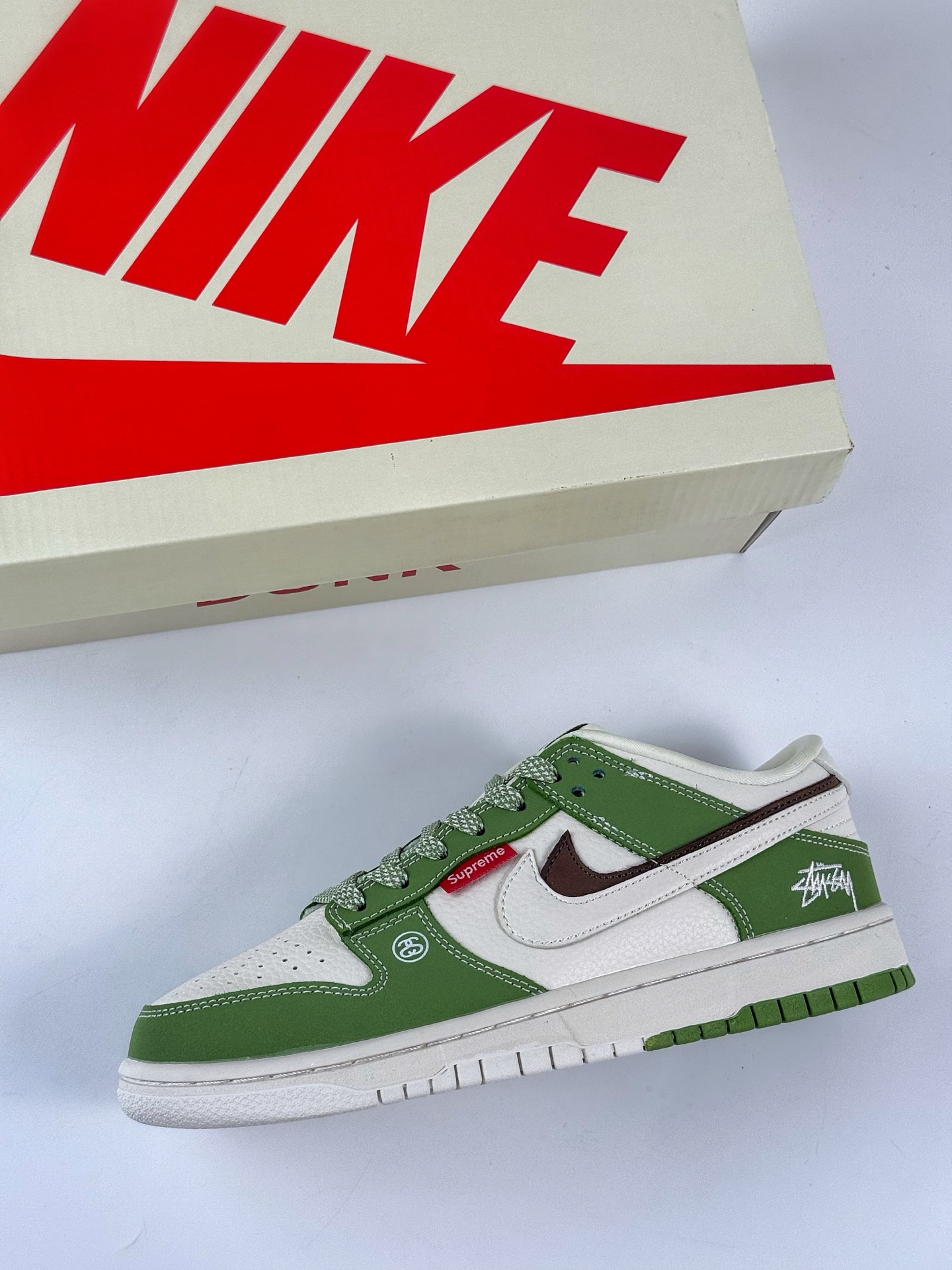 280 Nike SB Dunk Low x Stussy 绿白双钩满天星 LW1818-120