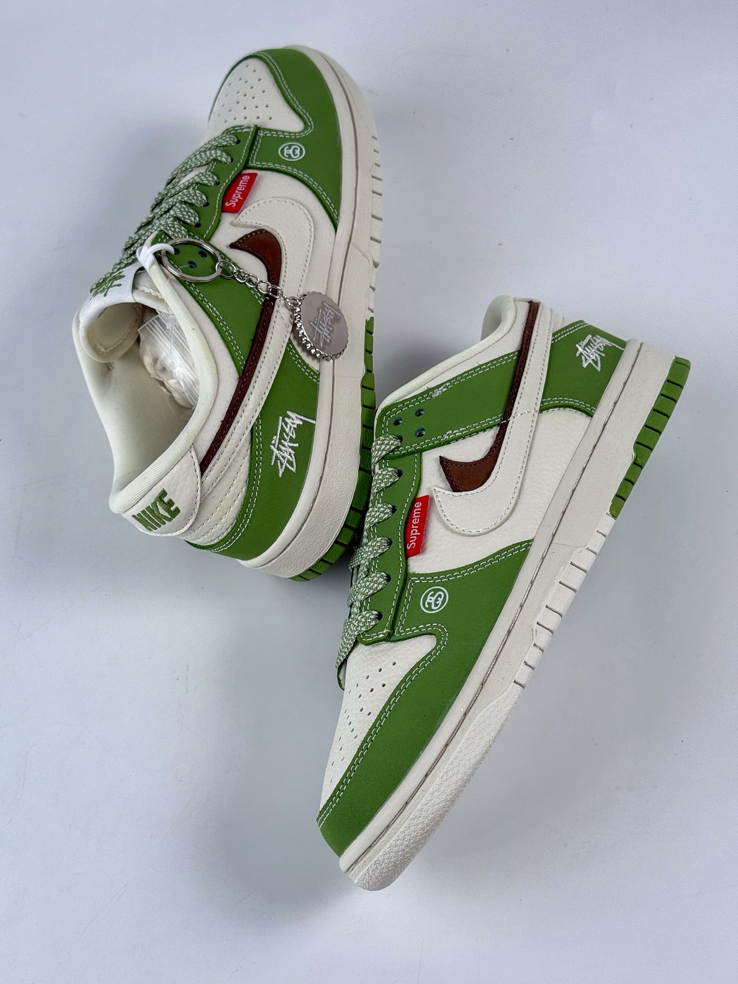 280 Nike SB Dunk Low x Stussy 绿白双钩满天星 LW1818-120