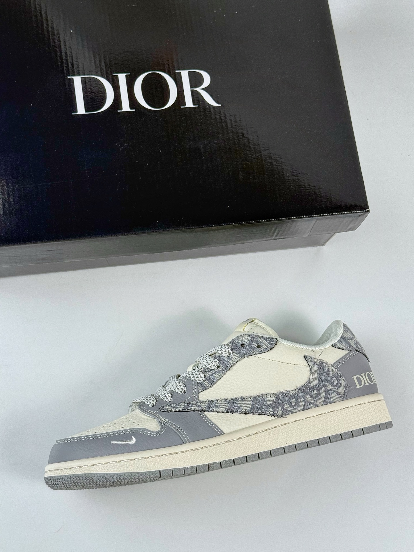 280 Travis Scott x Nike Air Jordan 1 Low x DIRO Air Jordan 1 Low 反转灰白小勾满天星倒钩 XS7089-612