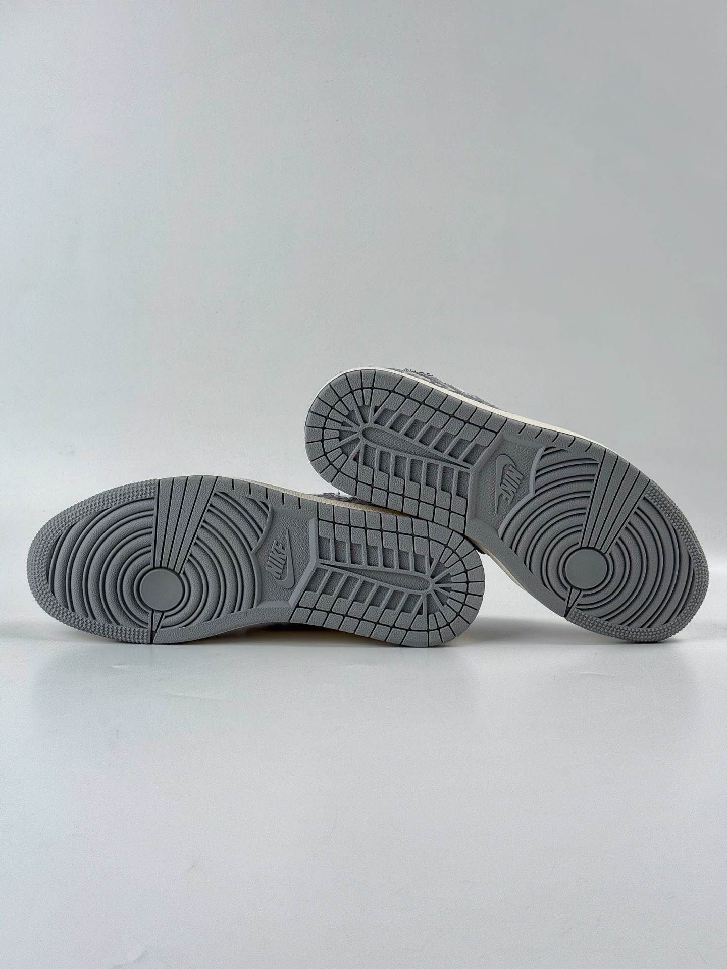 280 Travis Scott x Nike Air Jordan 1 Low x DIRO Air Jordan 1 Low 反转灰白小勾满天星倒钩 XS7089-612