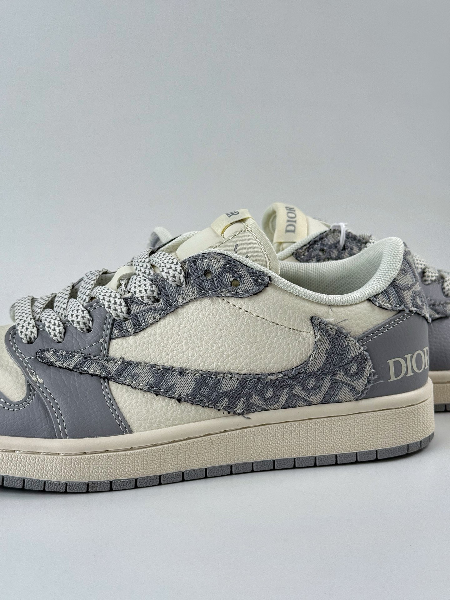 280 Travis Scott x Nike Air Jordan 1 Low x DIRO Air Jordan 1 Low 反转灰白小勾满天星倒钩 XS7089-612
