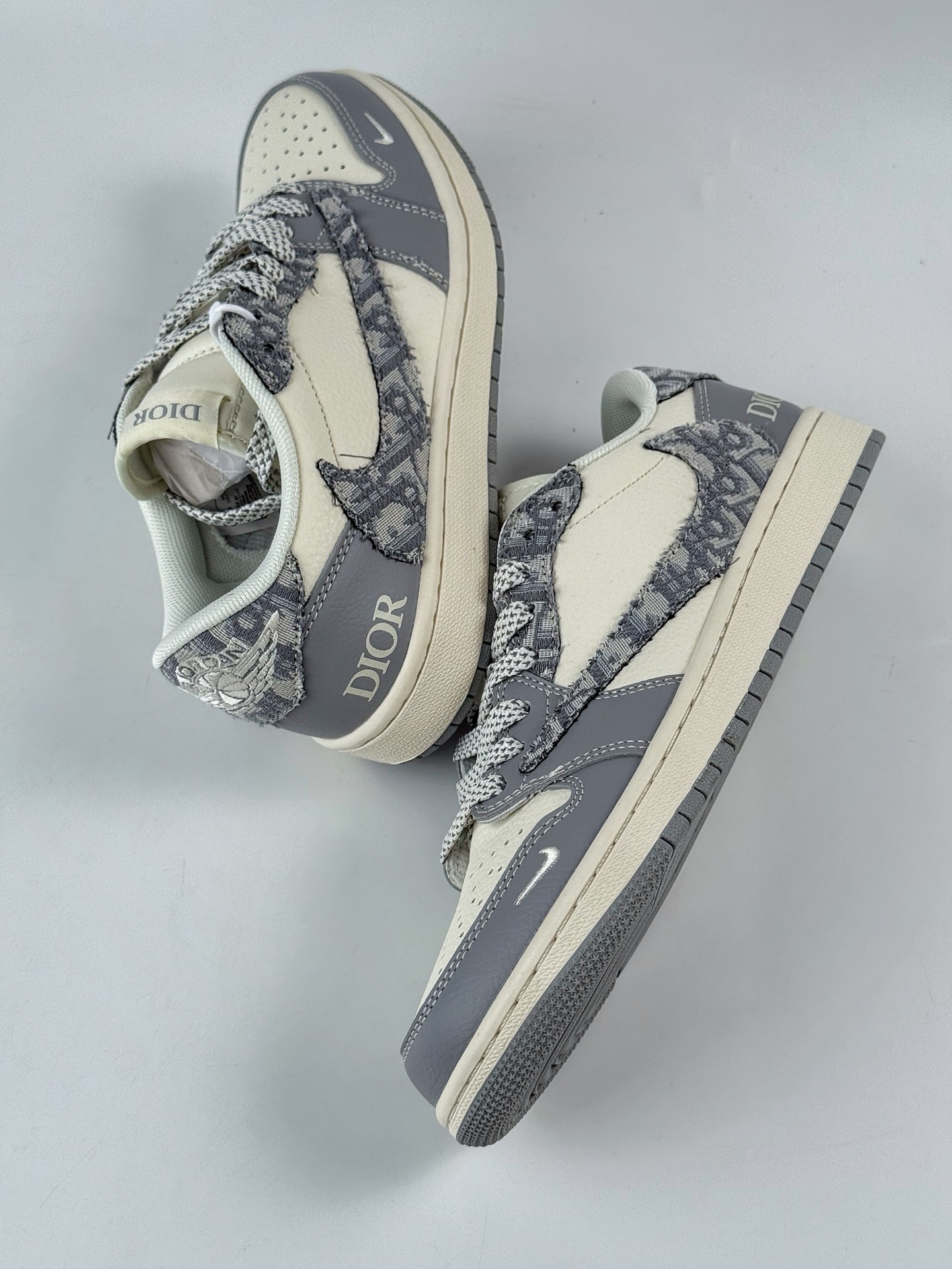 280 Travis Scott x Nike Air Jordan 1 Low x DIRO Air Jordan 1 Low 反转灰白小勾满天星倒钩 XS7089-612