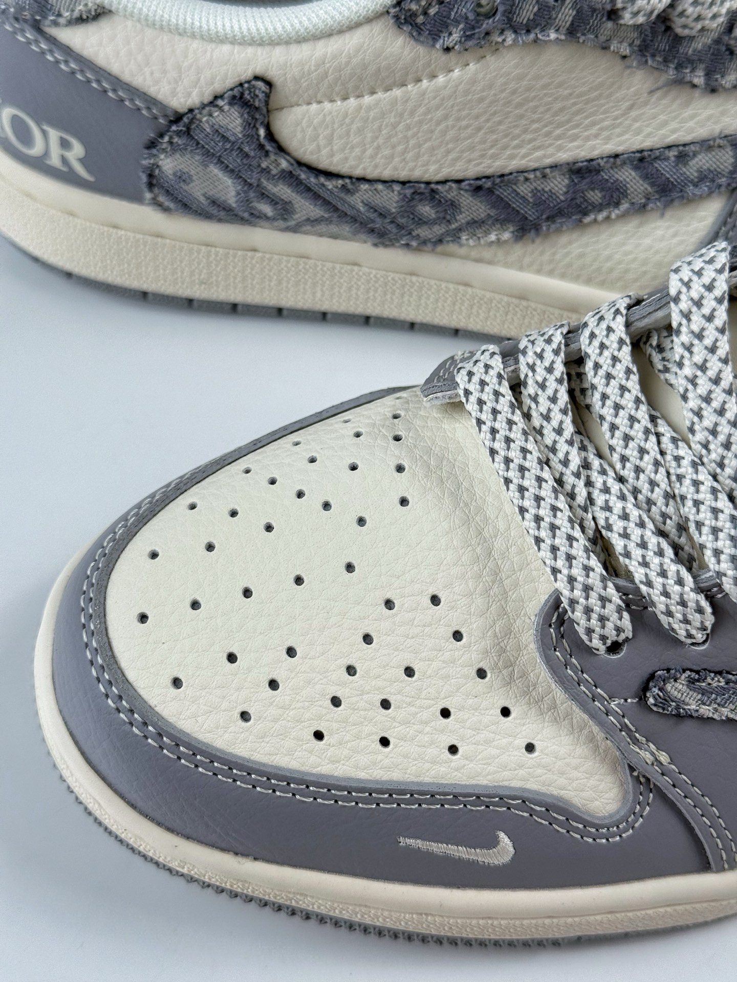 280 Travis Scott x Nike Air Jordan 1 Low x DIRO Air Jordan 1 Low 反转灰白小勾满天星倒钩 XS7089-612