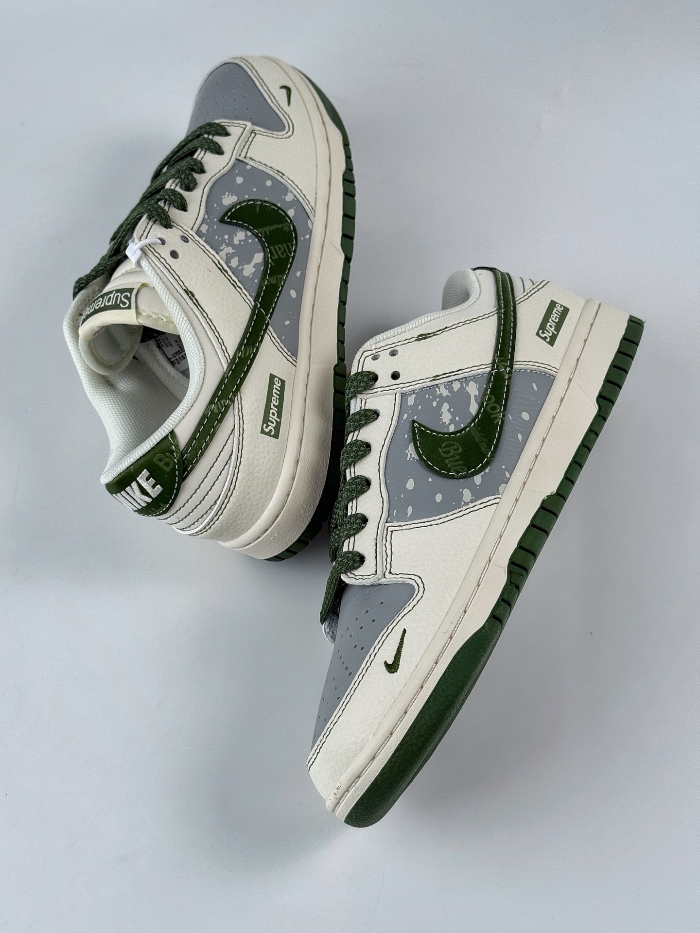 260 Nike SB Dunk Low x Supreme 白灰绿小勾满天星 HS8068-028