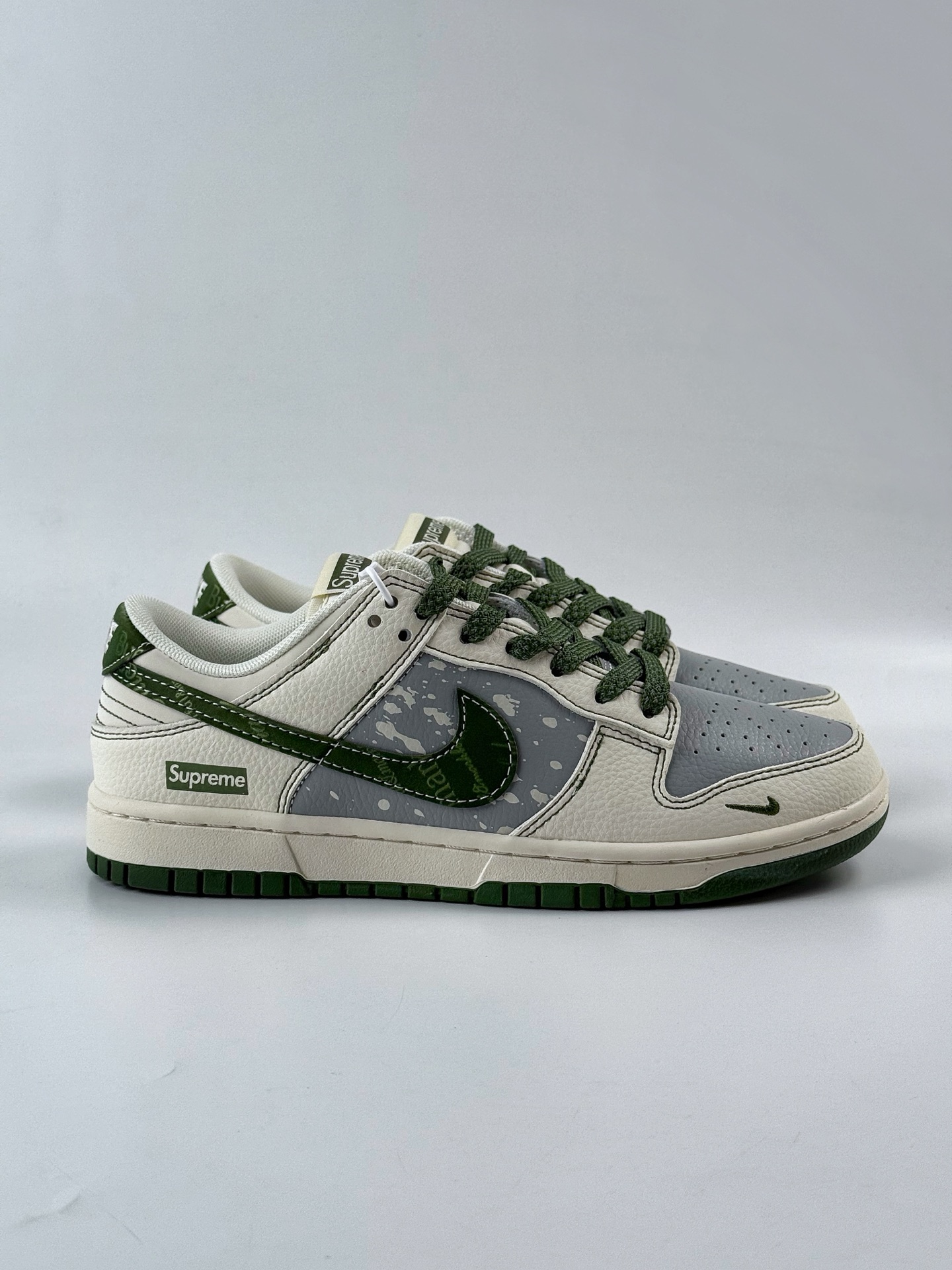 260 Nike SB Dunk Low x Supreme 白灰绿小勾满天星 HS8068-028