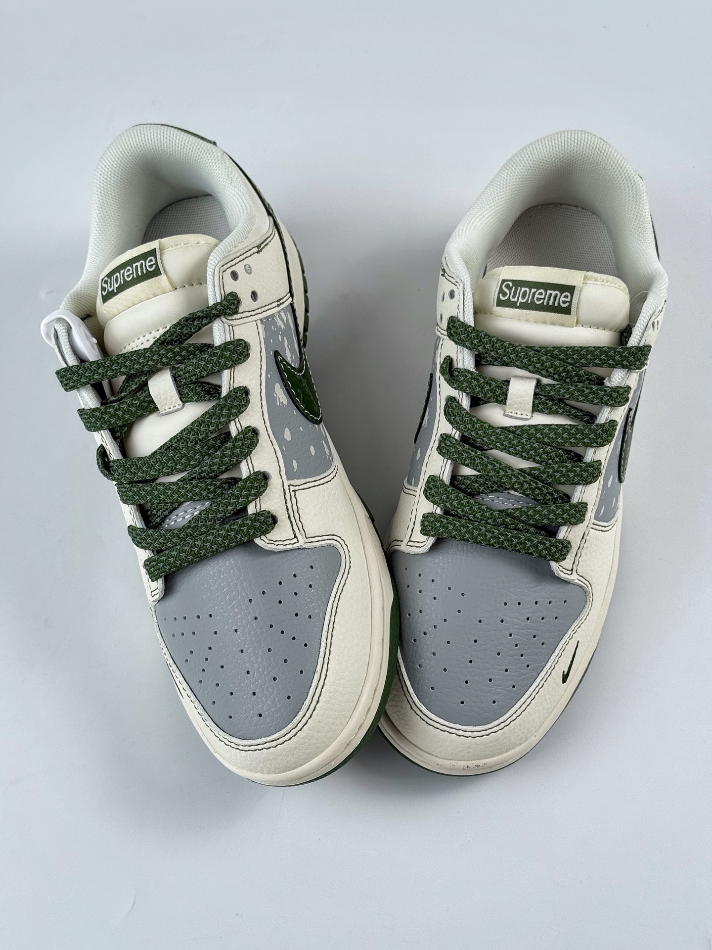 260 Nike SB Dunk Low x Supreme 白灰绿小勾满天星 HS8068-028