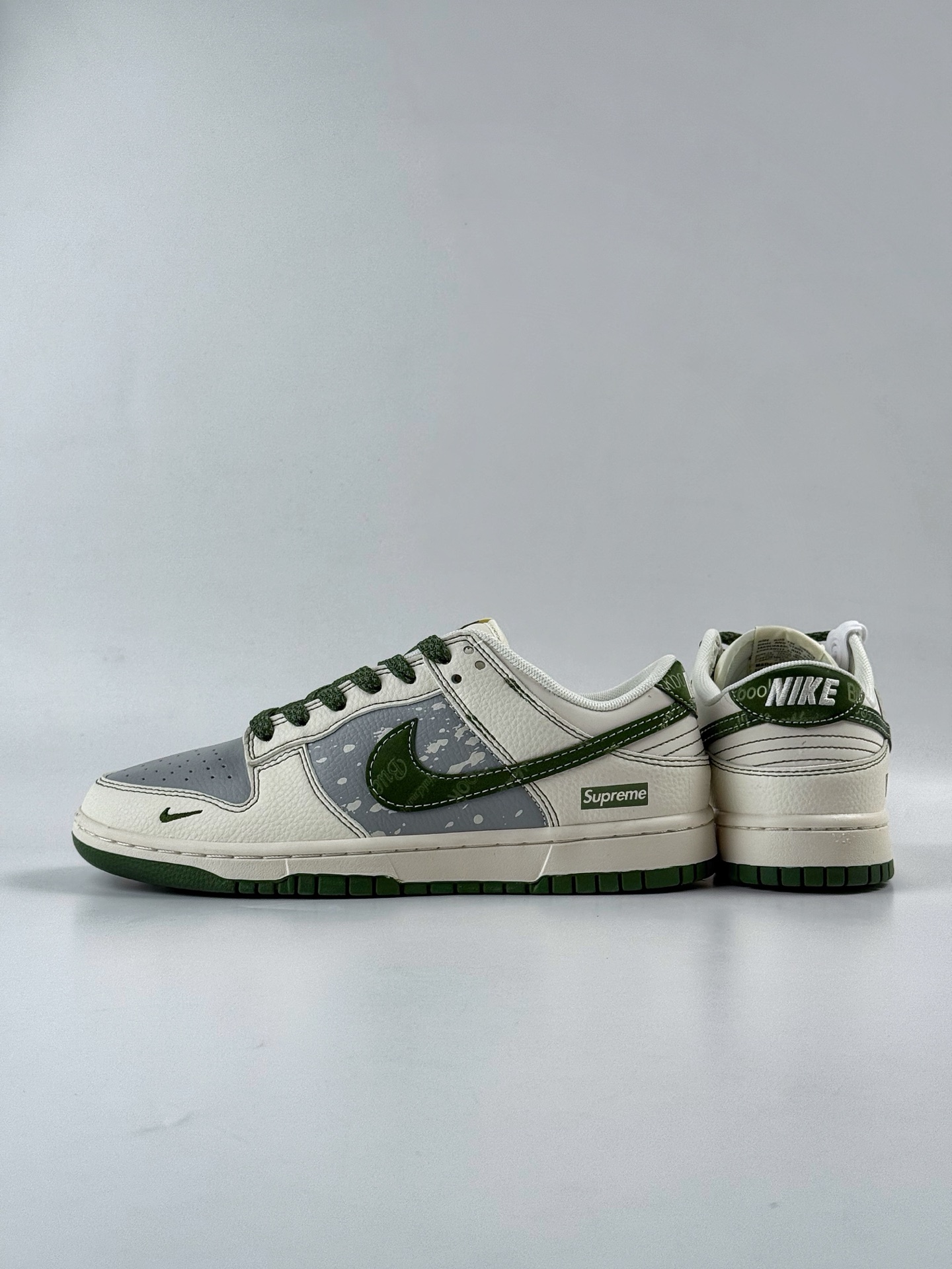 260 Nike SB Dunk Low x Supreme 白灰绿小勾满天星 HS8068-028