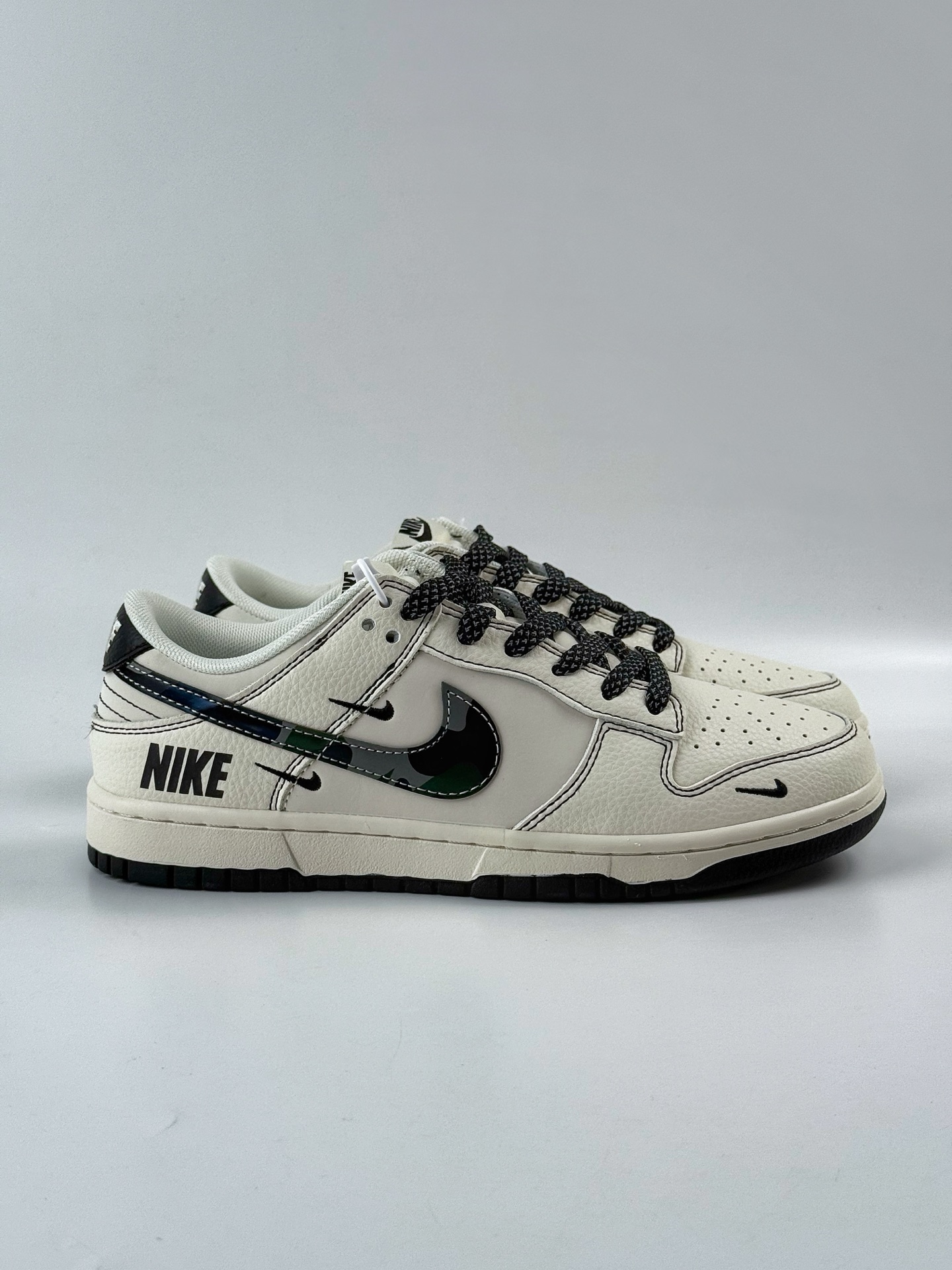 260 Nike SB Dunk Low x NIKE 白黑三小勾满天星 HS8068-025