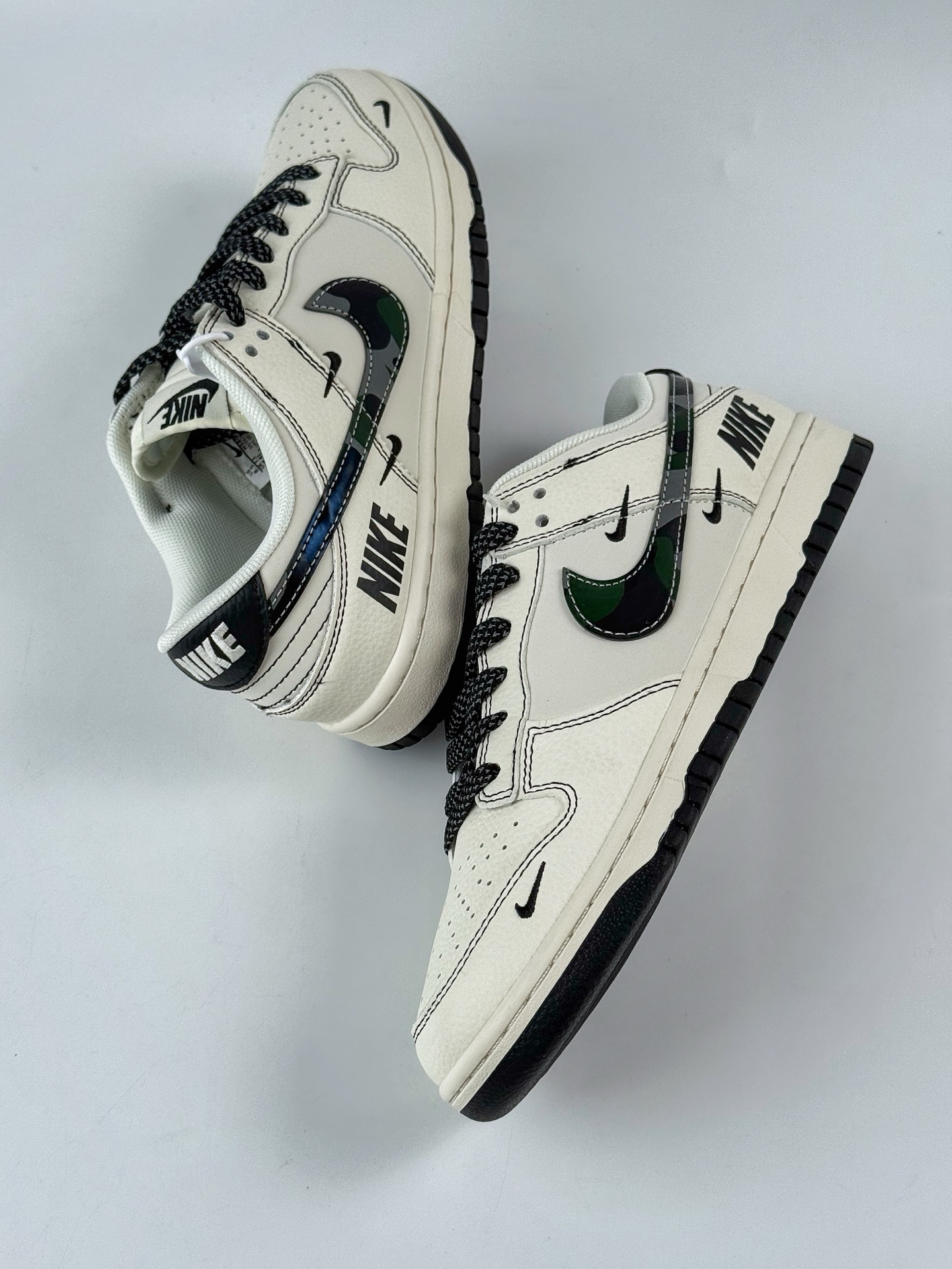 260 Nike SB Dunk Low x NIKE 白黑三小勾满天星 HS8068-025