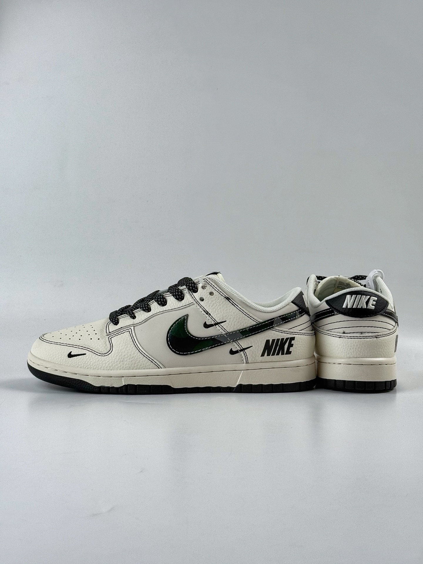 260 Nike SB Dunk Low x NIKE 白黑三小勾满天星 HS8068-025