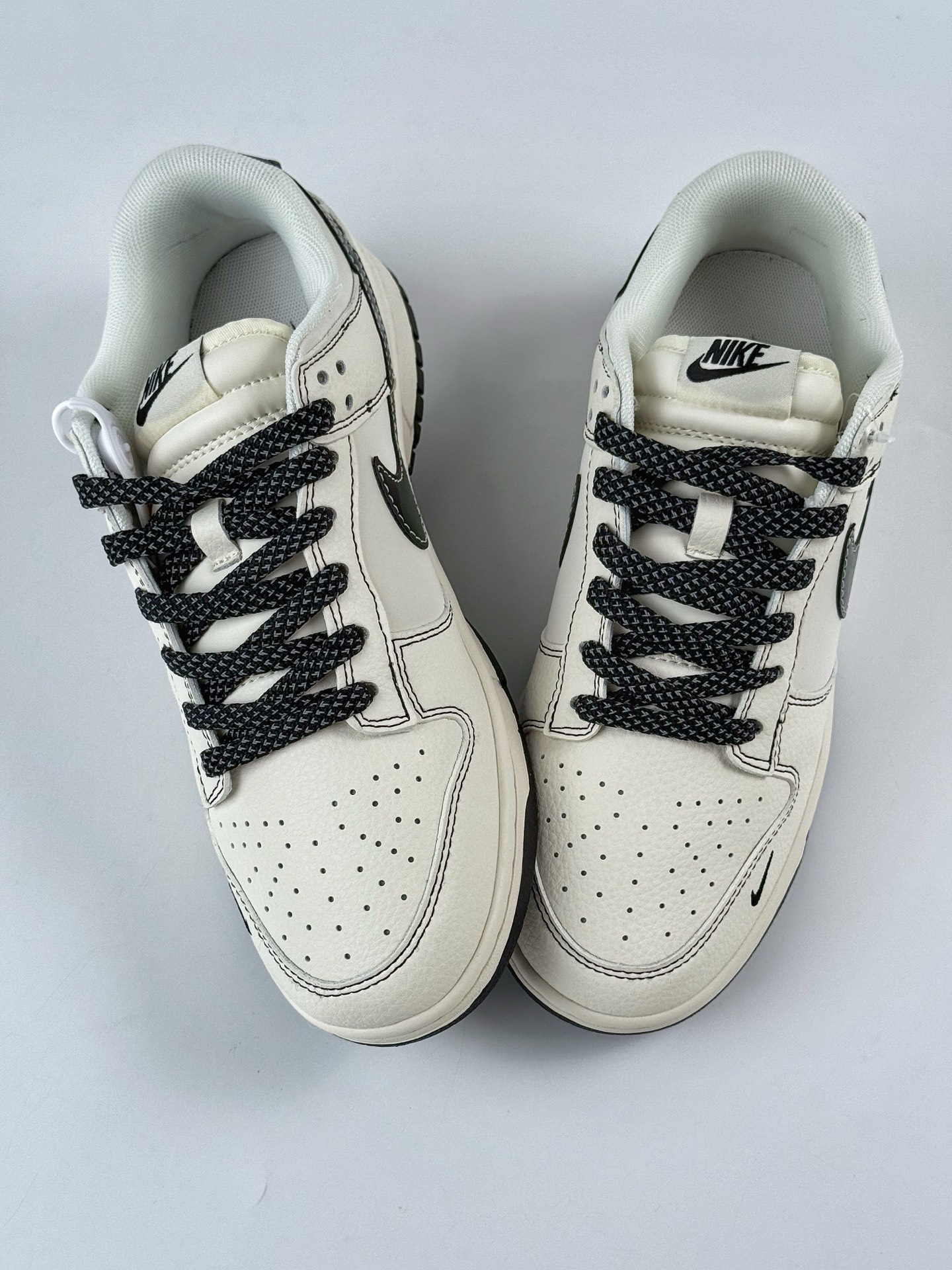 260 Nike SB Dunk Low x NIKE 白黑三小勾满天星 HS8068-025
