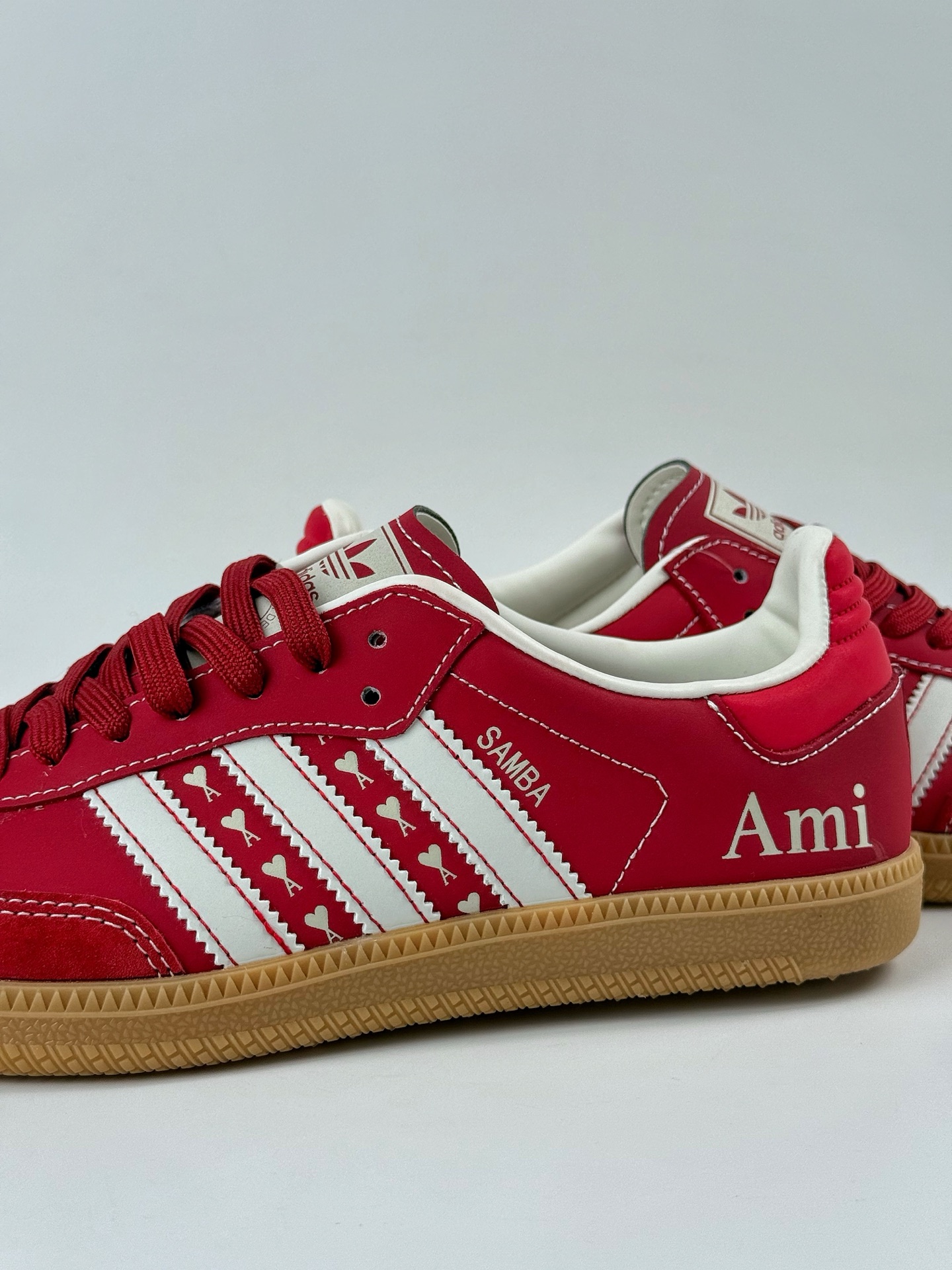 200 adidas originals Samba OG x AMI 红白 桑巴舞系列复古经典轻便板鞋 XR0006