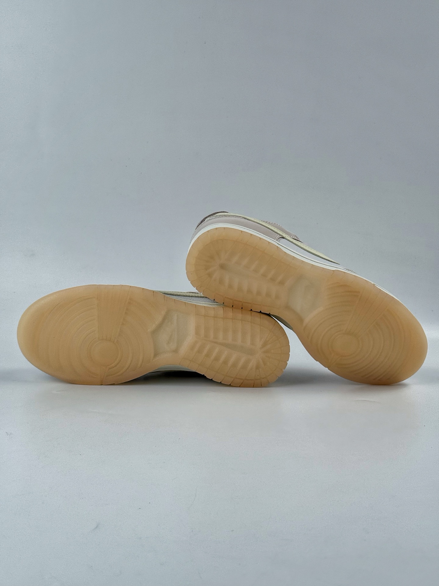 180 NIKE SB Dunk Low ”Sail and Spore Red” 粉米黄 FB7910-601