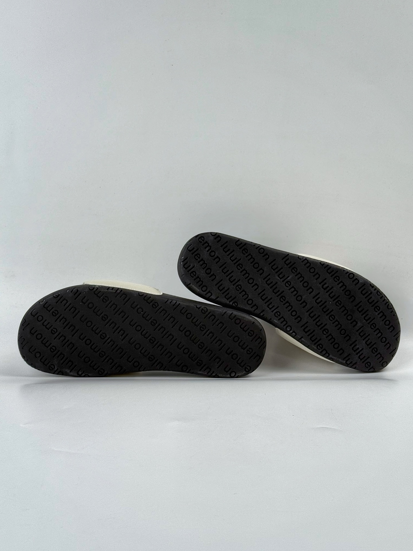 140 lululemon露露乐蒙 restfeel slide 舒适 防滑防磨一字拖鞋 白黑 LM9AYYS 02-25