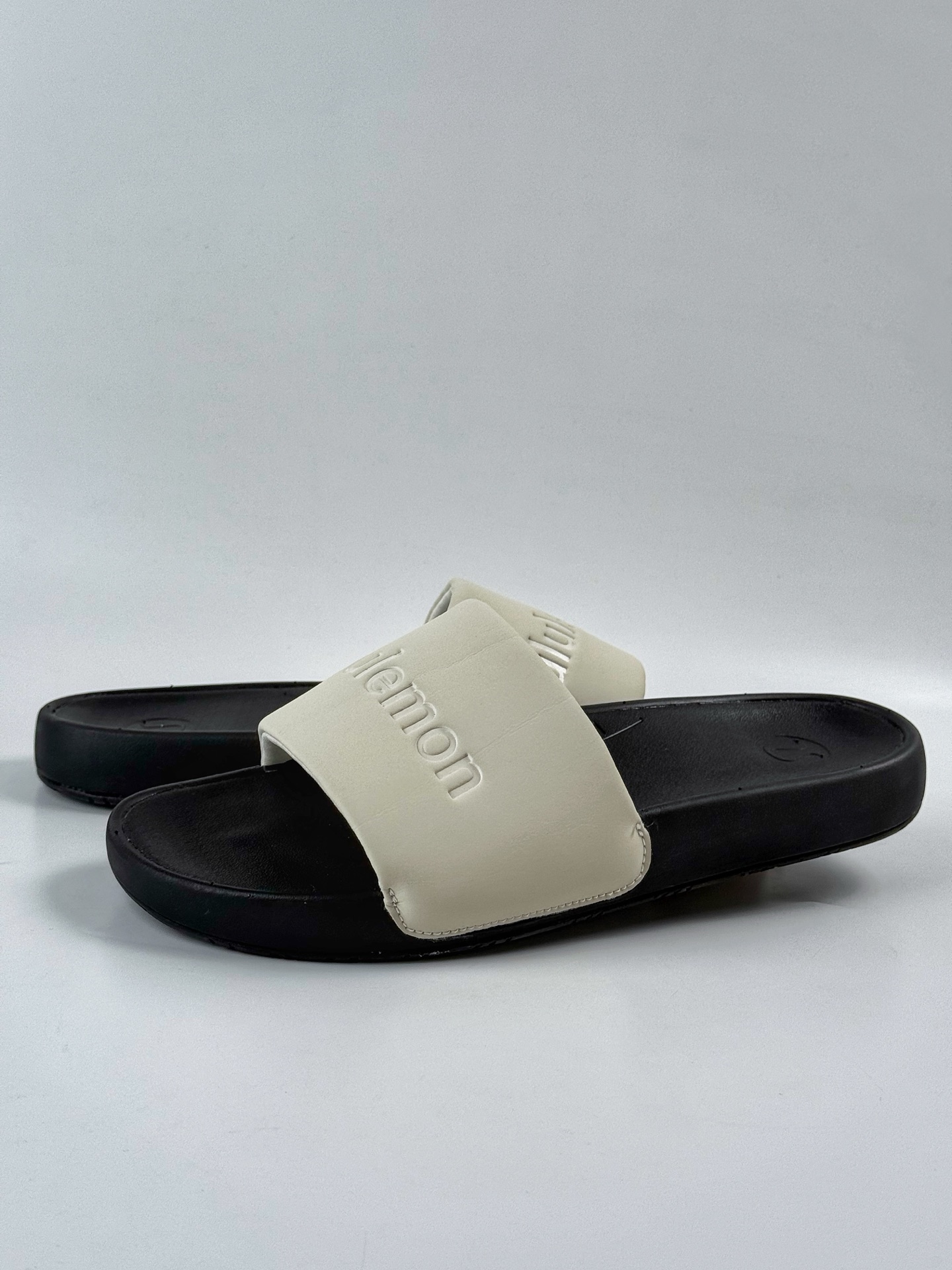 140 lululemon露露乐蒙 restfeel slide 舒适 防滑防磨一字拖鞋 白黑 LM9AYYS 02-25