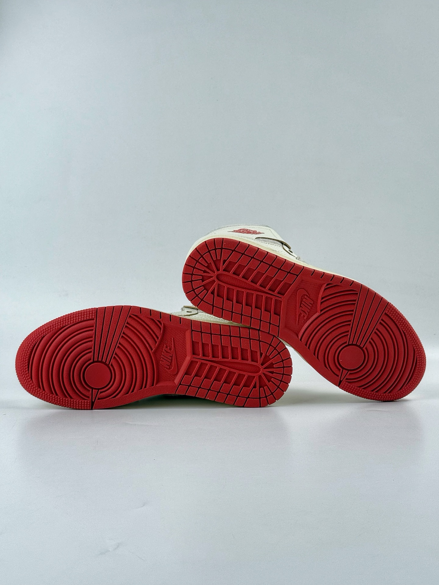 260 莞产原底面 市售性价比之王 Air Jordan 1 Retro High OG ”Sail/Cinnabar” 米橙 DB4612-100