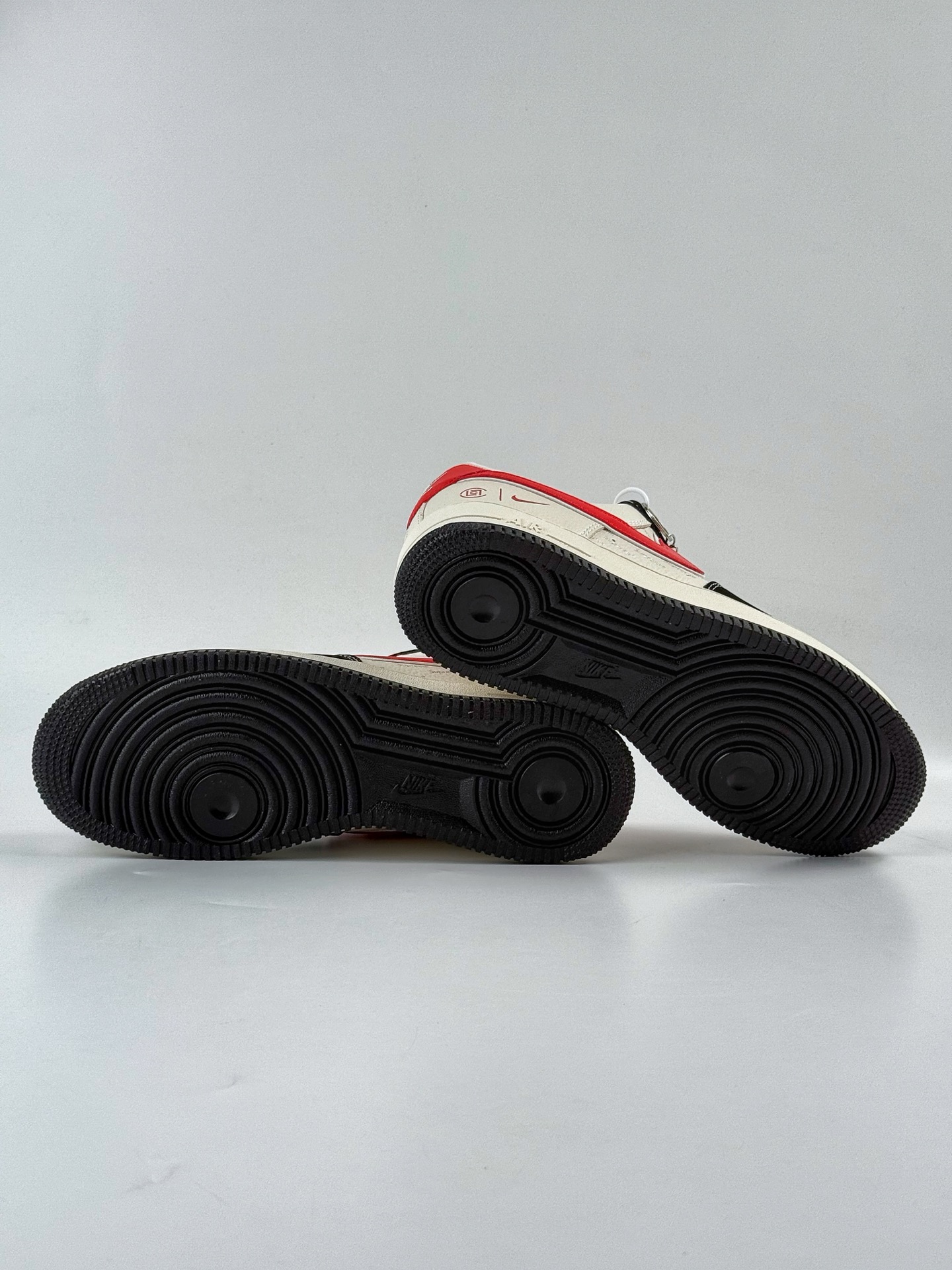 260 Nike Air Force 1 Low 07 x Superme 黑白红双小勾 KB1688-001