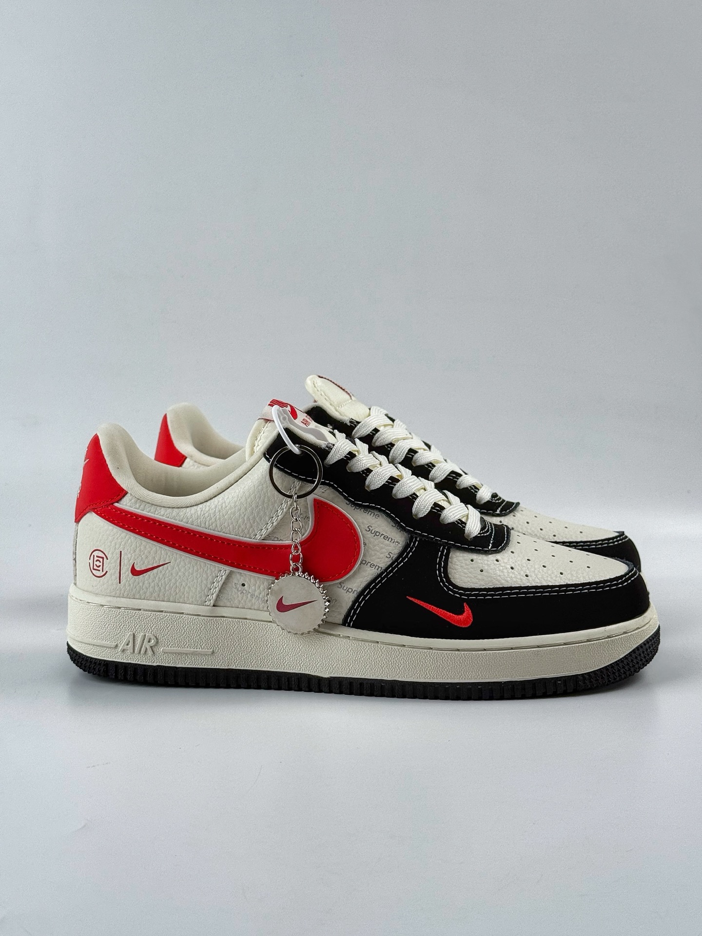 260 Nike Air Force 1 Low 07 x Superme 黑白红双小勾 KB1688-001