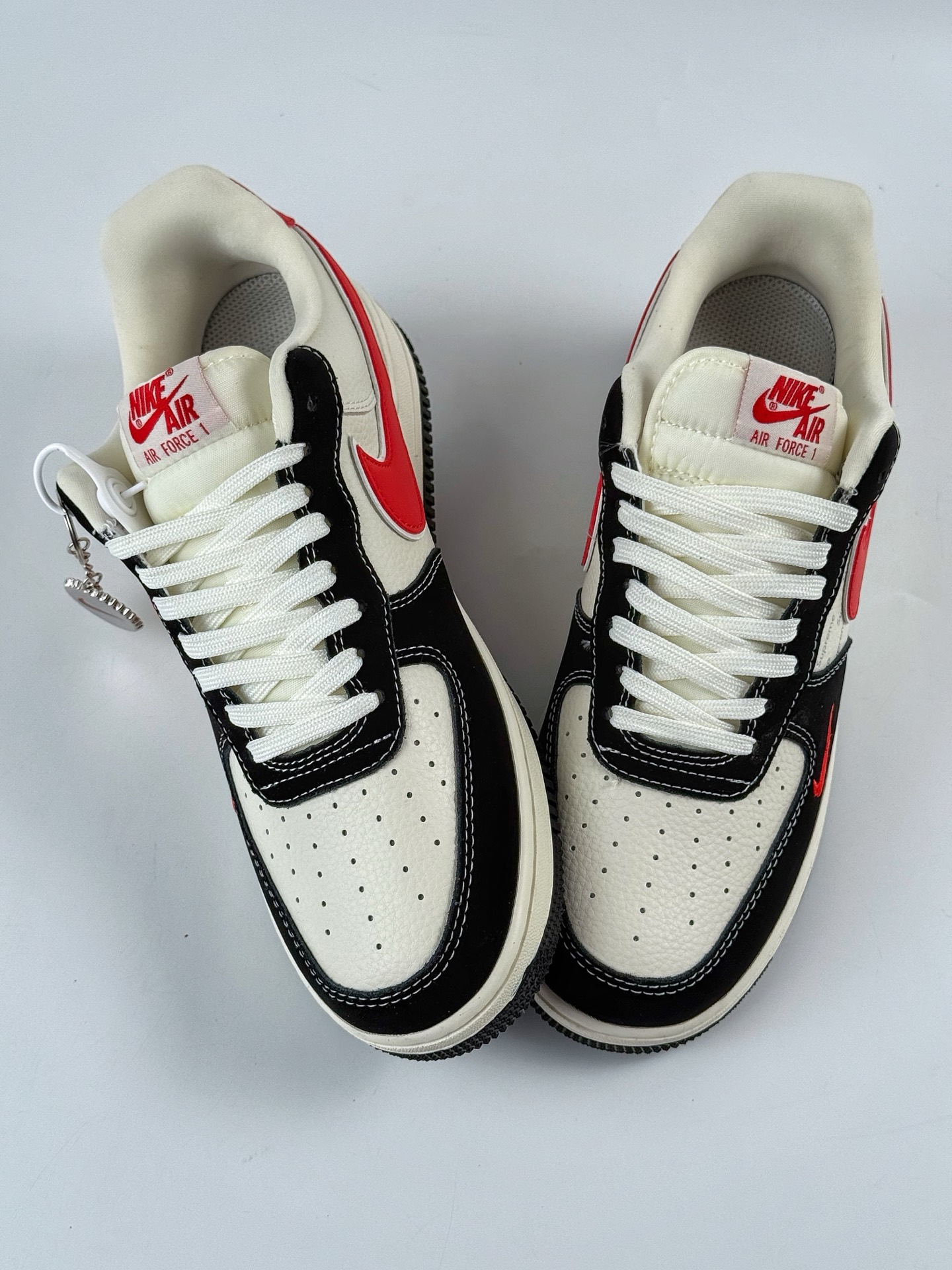 260 Nike Air Force 1 Low 07 x Superme 黑白红双小勾 KB1688-001