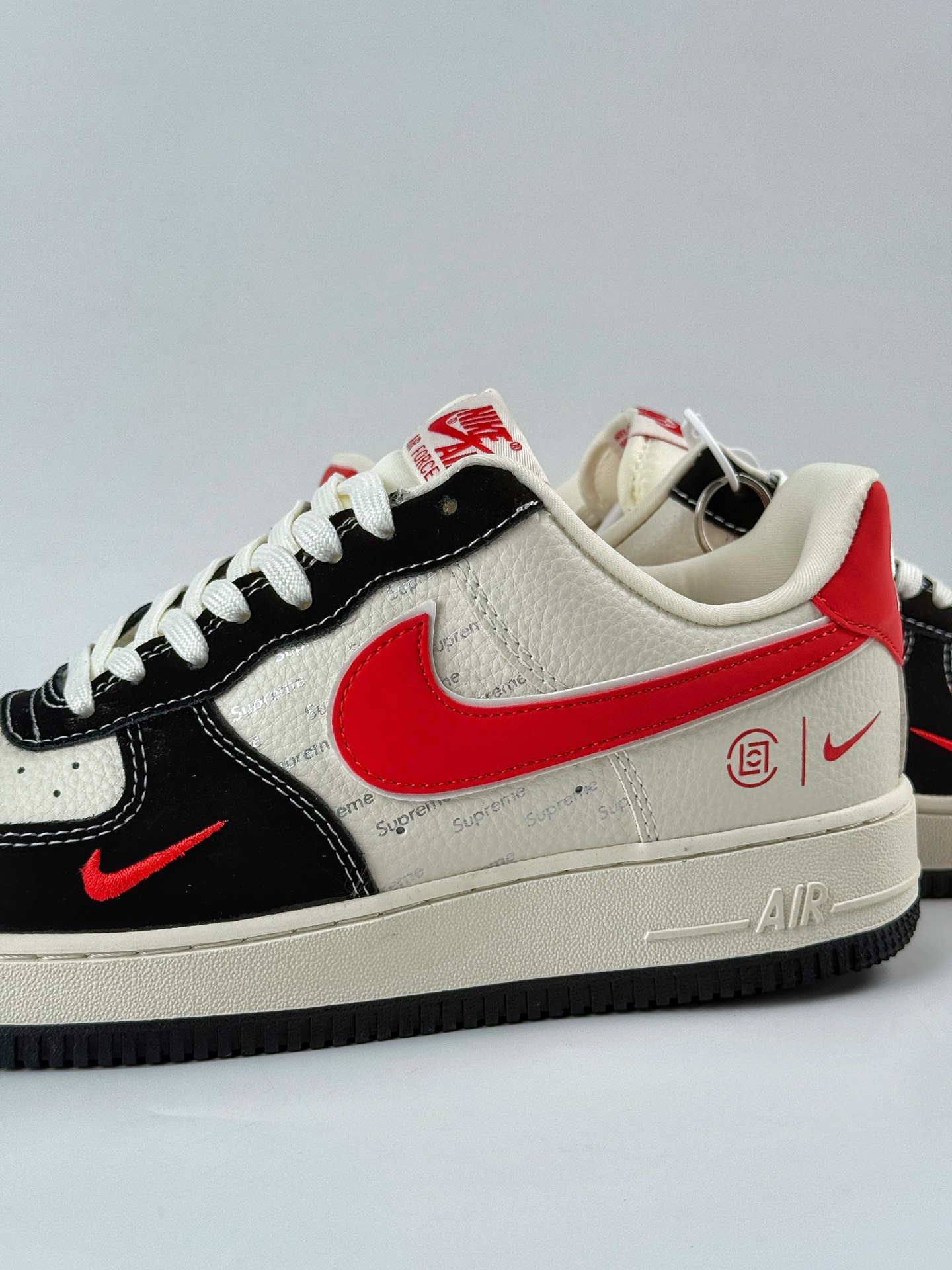 260 Nike Air Force 1 Low 07 x Superme 黑白红双小勾 KB1688-001