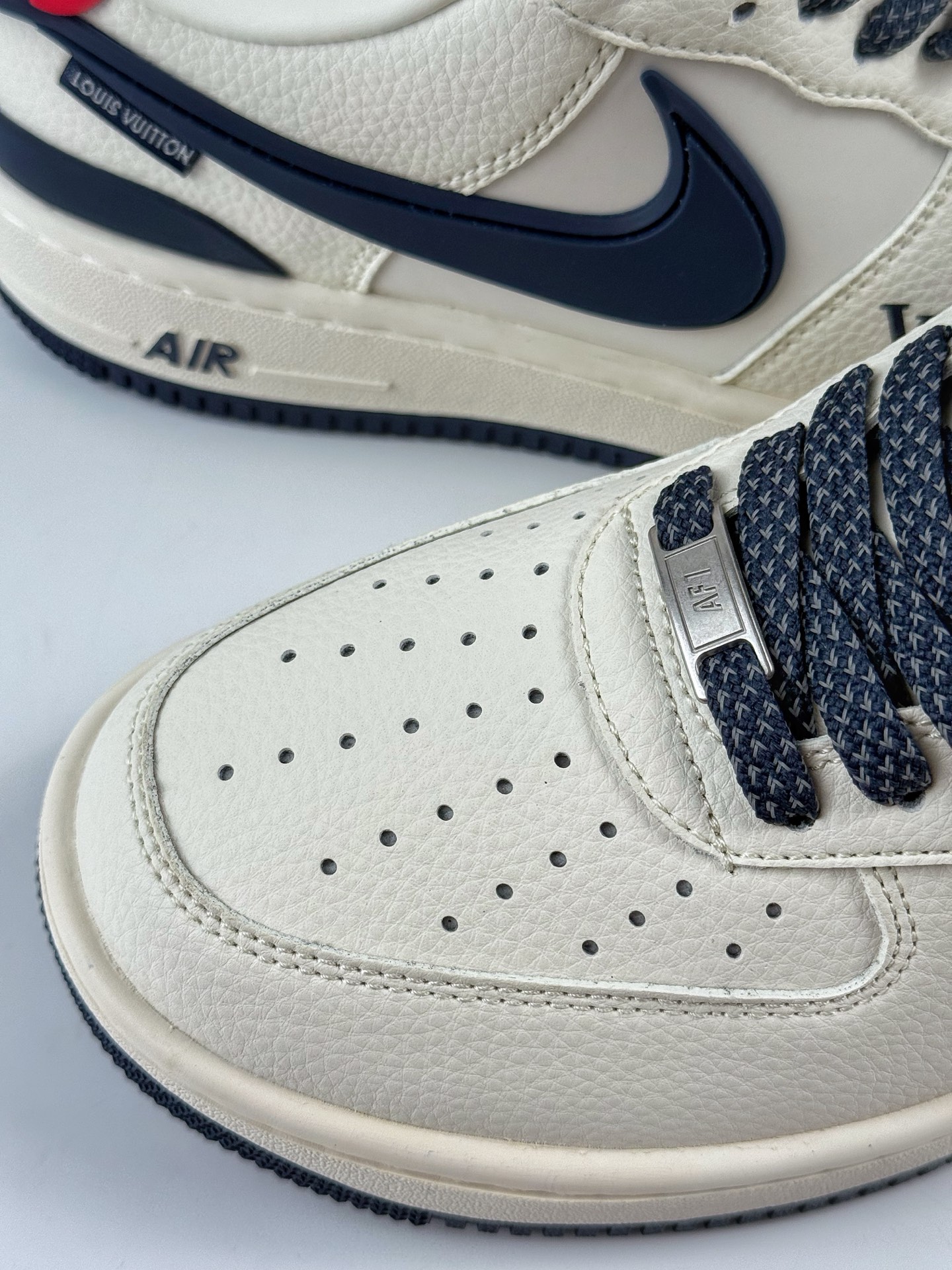 260 Nike Air Force 1 Low 07 x Louis Vuitton 白蓝大钩满天星 XS3464-575